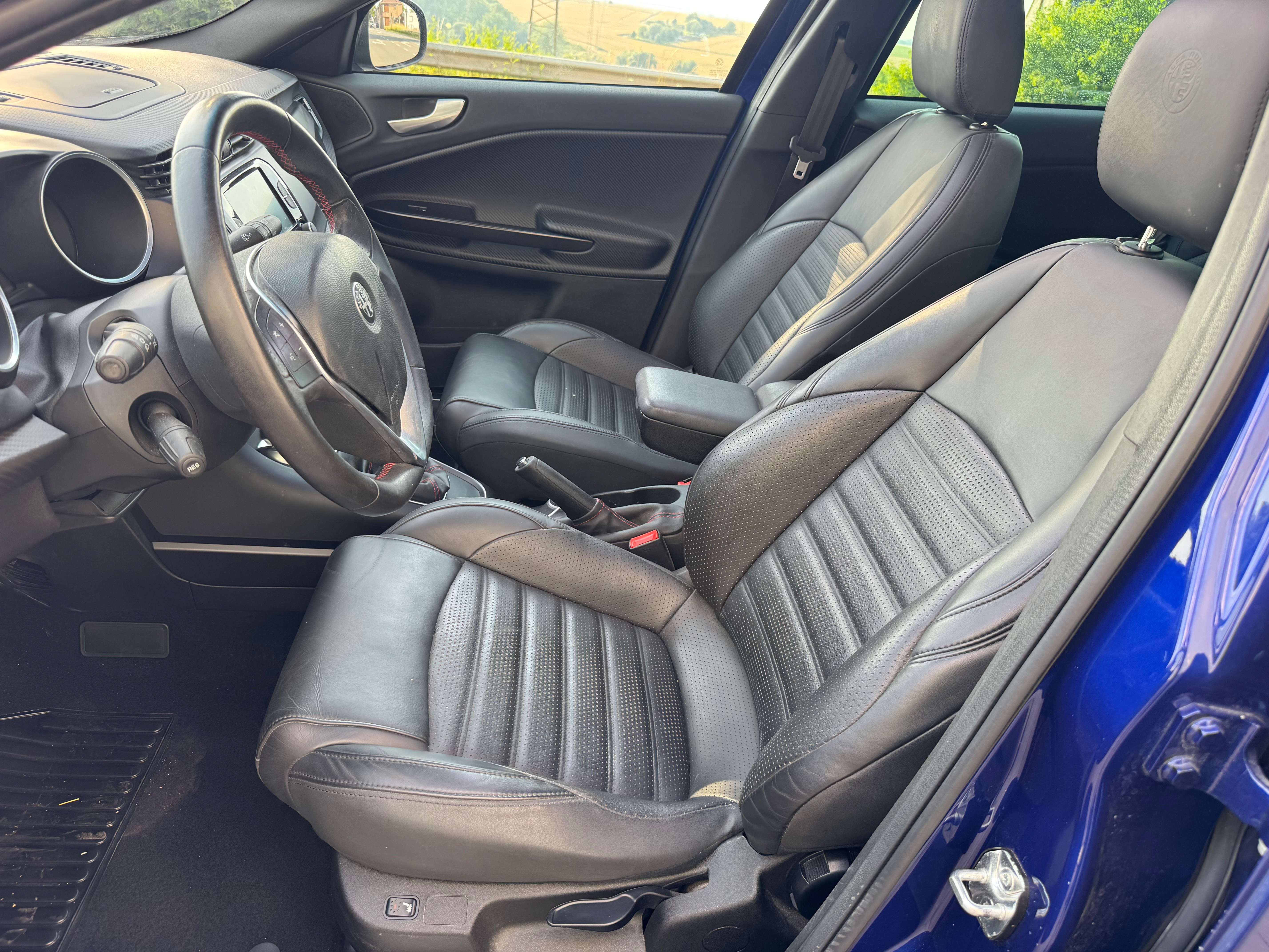 Alfa Romeo Giulietta Toit ouvrant sport full Options garantie 1 an