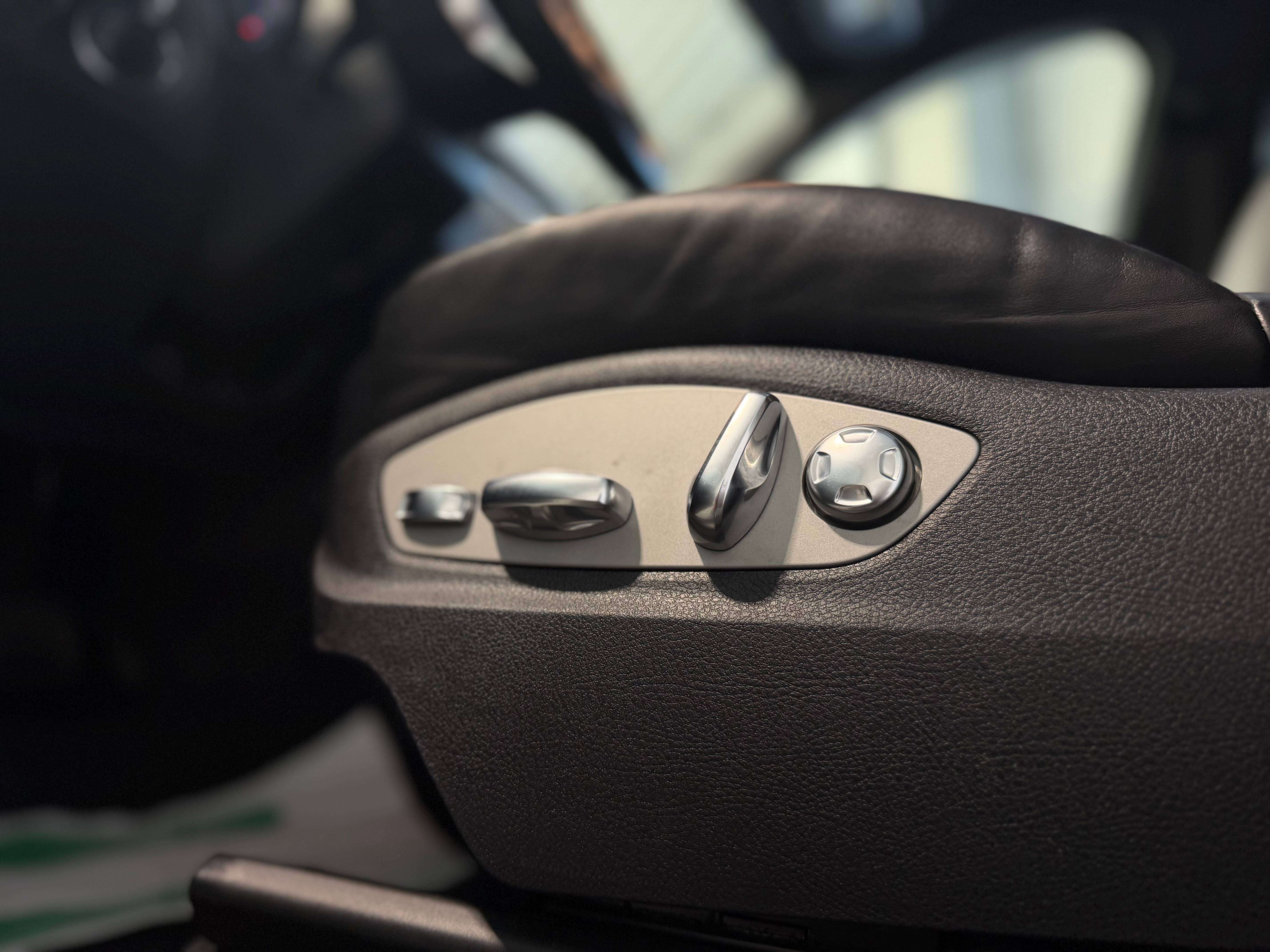 Porsche Macan 2.0 Turbo PDK, Toit Ouvrant, Apple Car-Play, Camera de recul