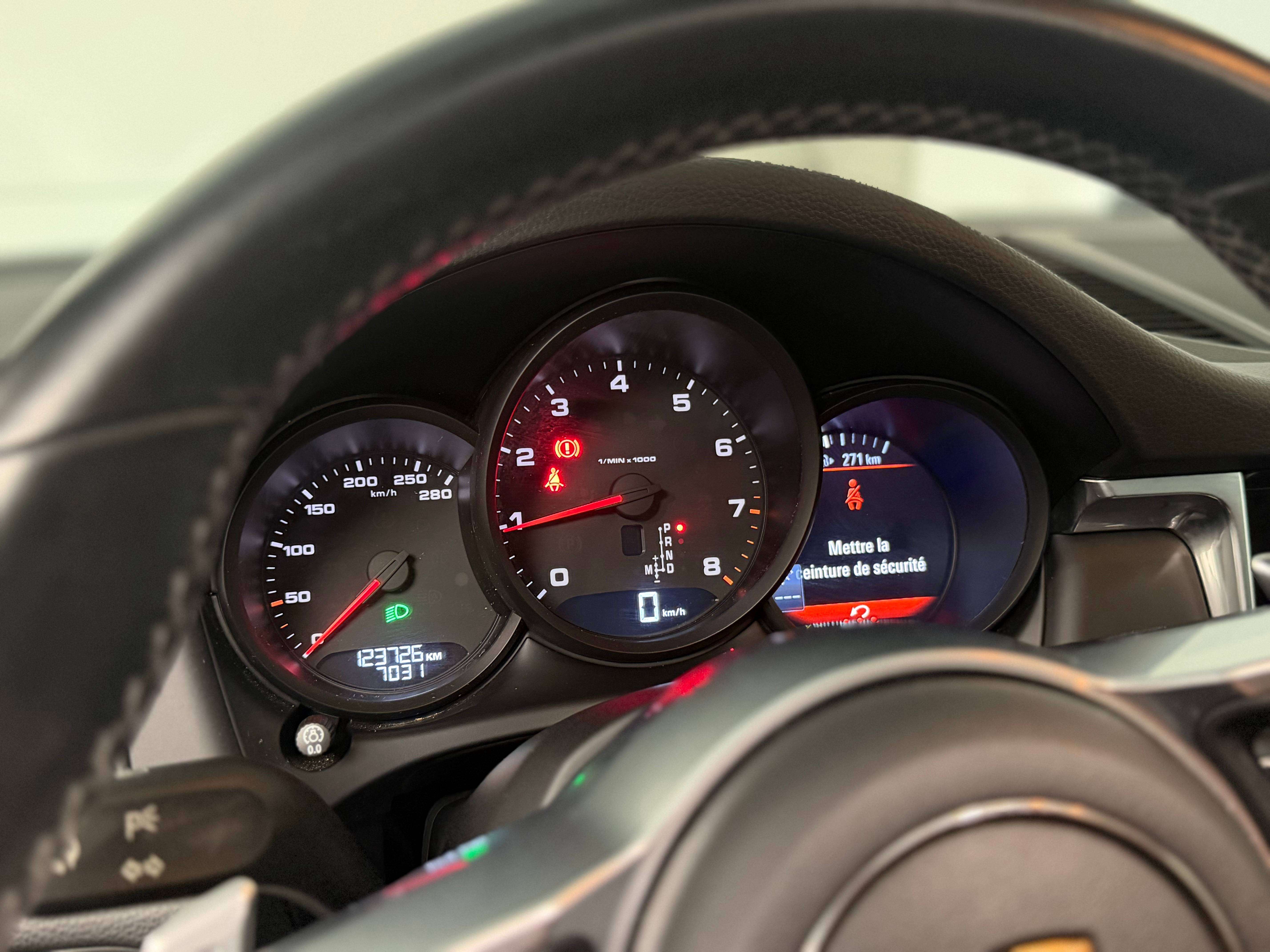 Porsche Macan 2.0 Turbo PDK, Toit Ouvrant, Apple Car-Play, Camera de recul