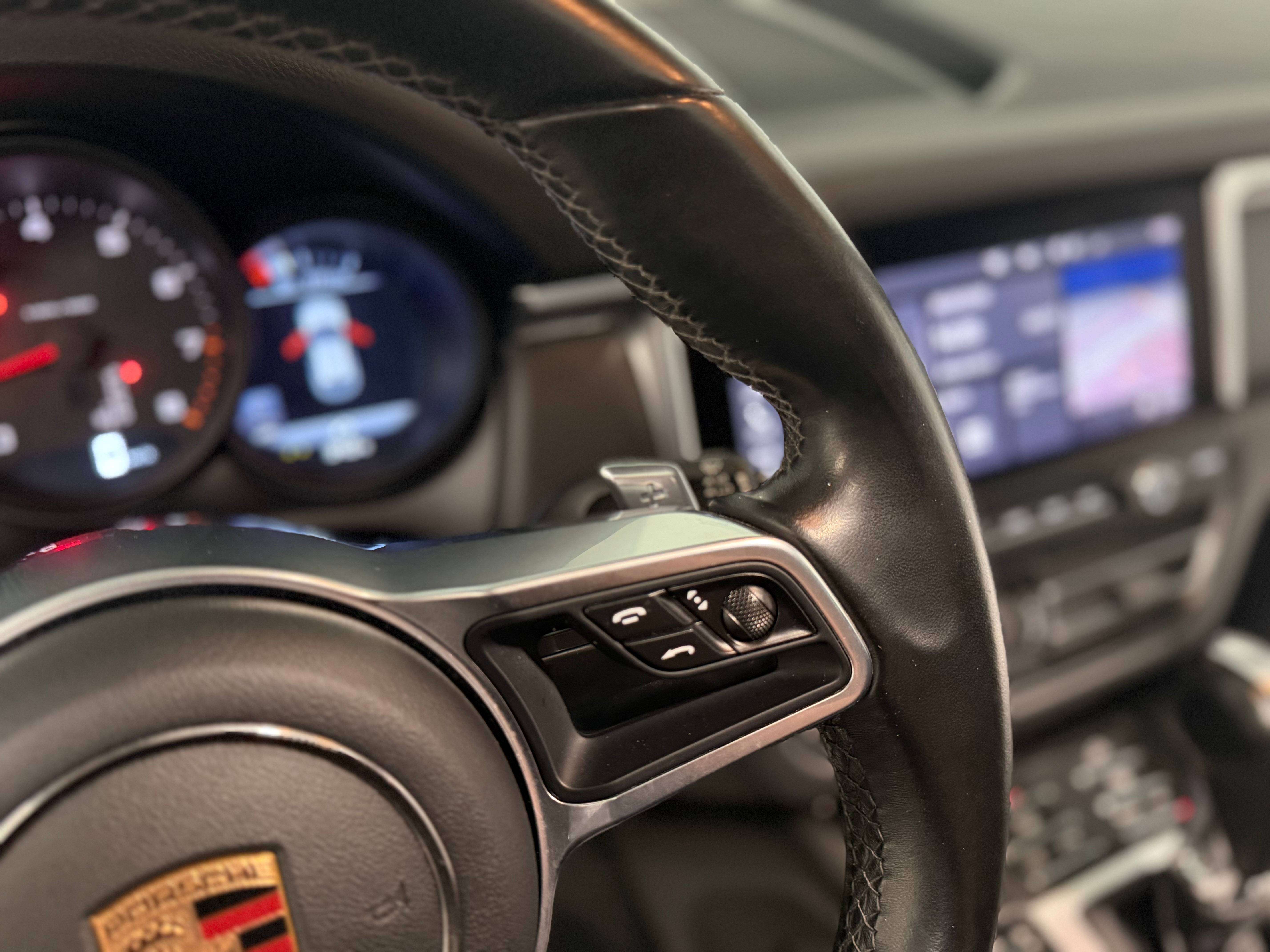 Porsche Macan 2.0 Turbo PDK, Toit Ouvrant, Apple Car-Play, Camera de recul