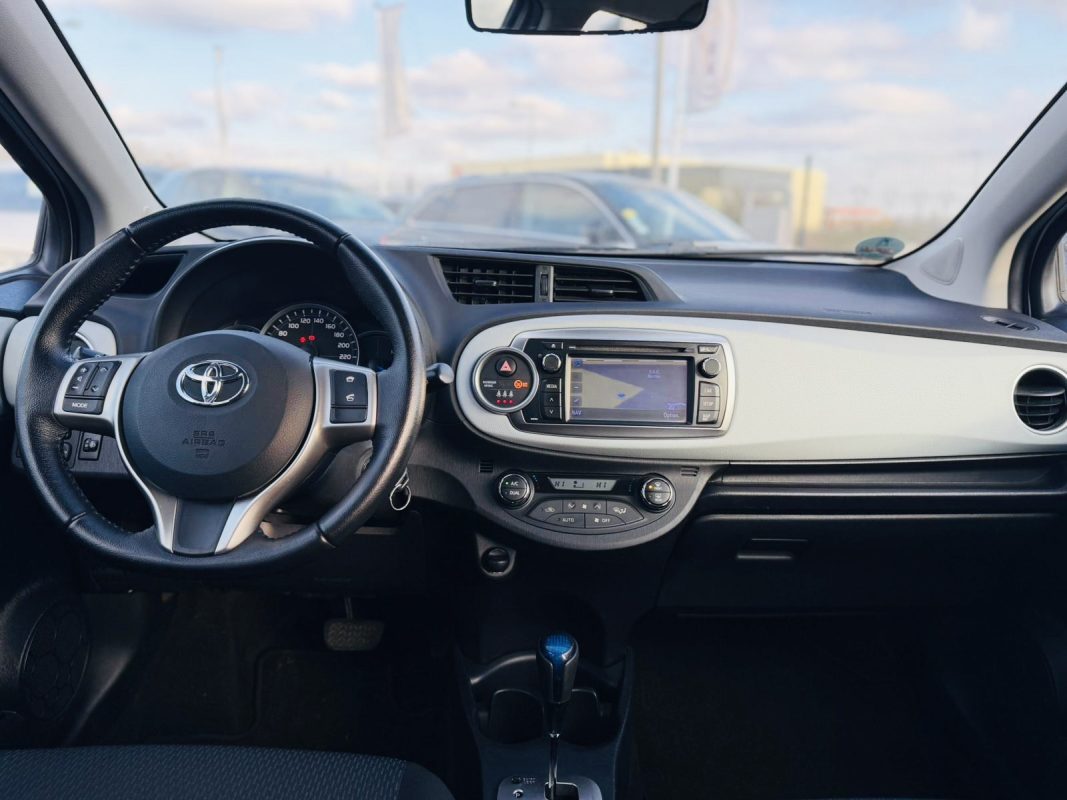 Toyota Yaris III 1.5 HYBRID 100H DYNAMIC