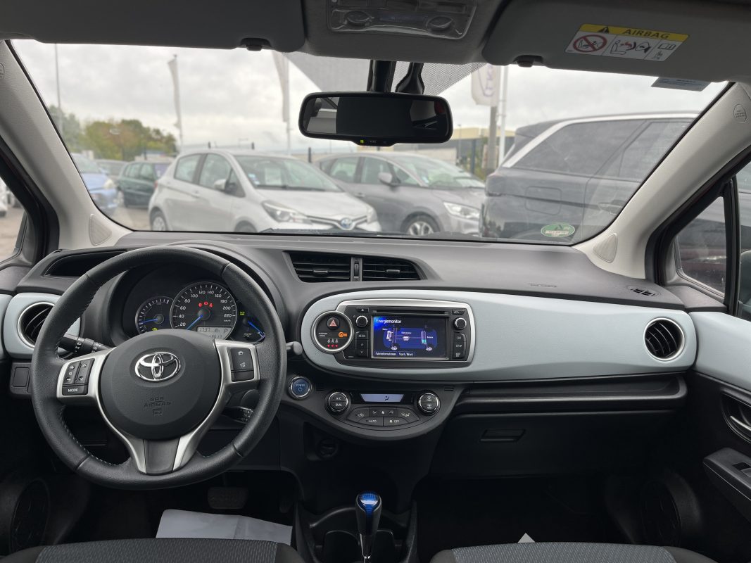 Toyota Yaris III 1.5 HYBRID 100H BUSINESS