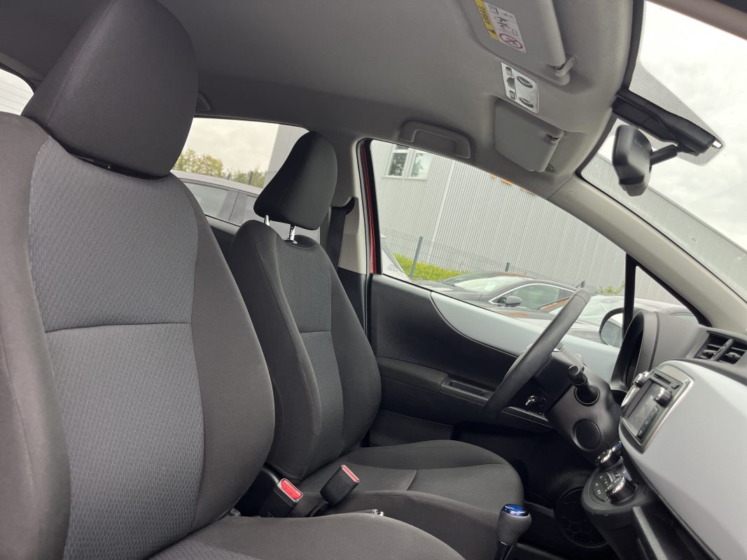 Toyota Yaris III 1.5 HYBRID 100H BUSINESS