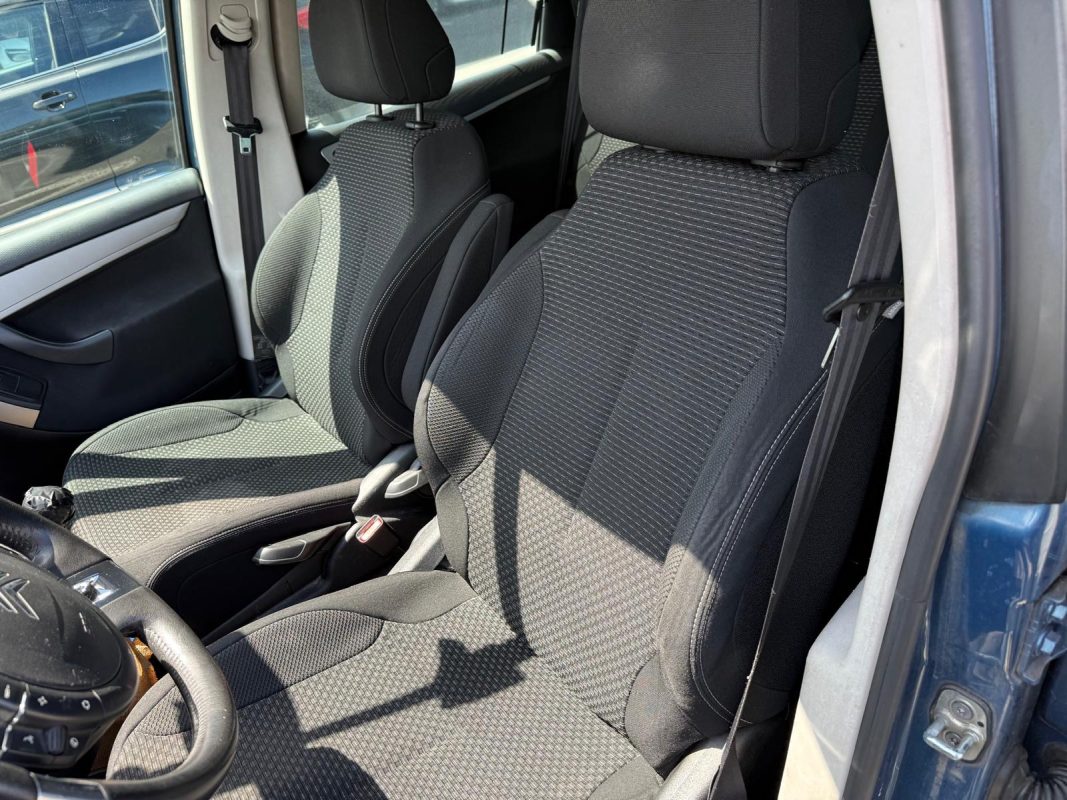 Citroen C4 1.6 HDI 110 Cv BVM6 / 5 PLACES - PAIEMENT EN 4 FOIS CB POSSIBLE