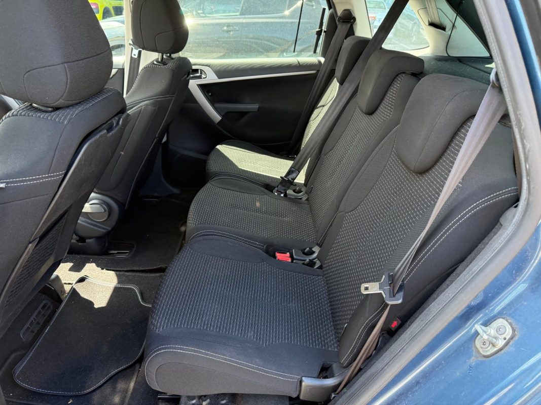 Citroen C4 1.6 HDI 110 Cv BVM6 / 5 PLACES - PAIEMENT EN 4 FOIS CB POSSIBLE