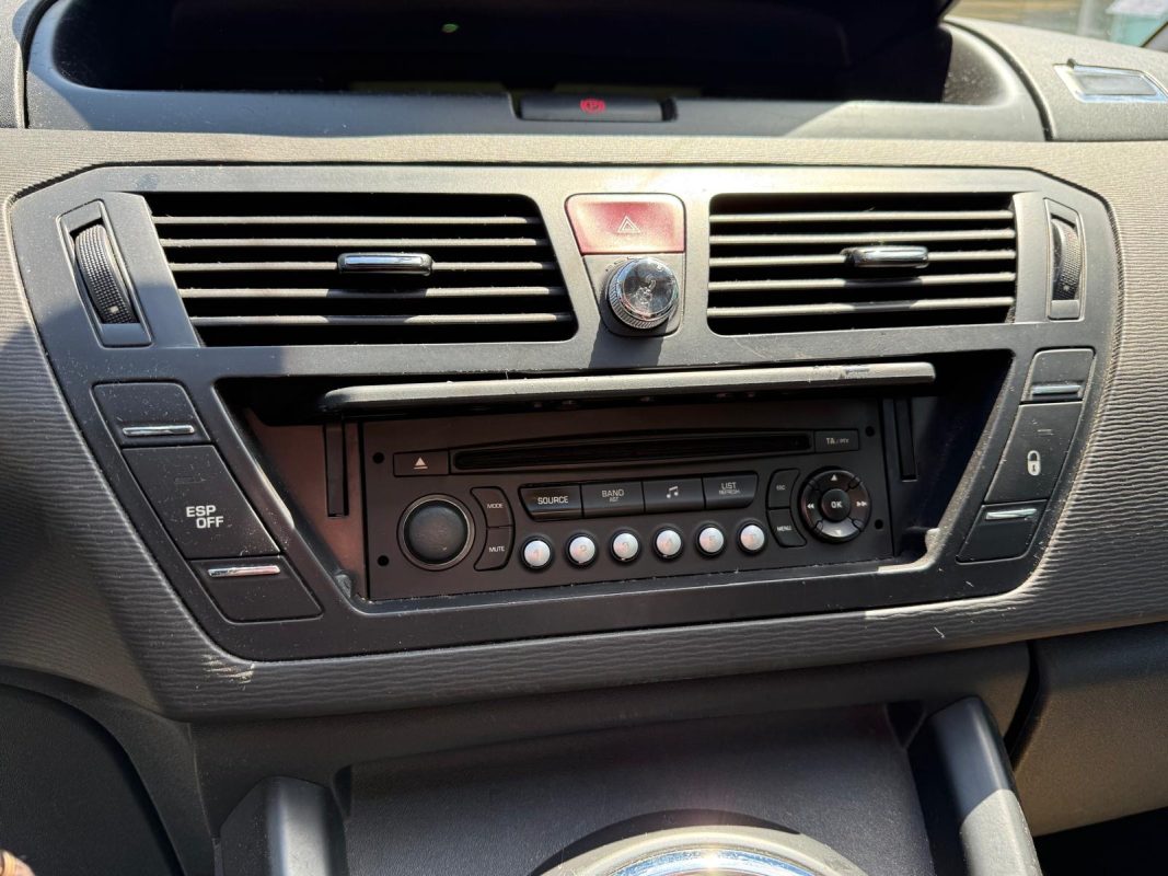 Citroen C4 1.6 HDI 110 Cv BVM6 / 5 PLACES - PAIEMENT EN 4 FOIS CB POSSIBLE