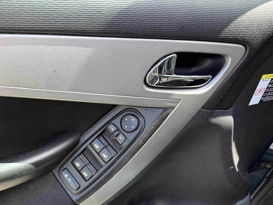 Citroen C4 1.6 HDI 110 Cv BVM6 / 5 PLACES - PAIEMENT EN 4 FOIS CB POSSIBLE
