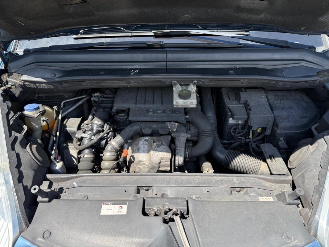 Citroen C4 1.6 HDI 110 Cv BVM6 / 5 PLACES - PAIEMENT EN 4 FOIS CB POSSIBLE