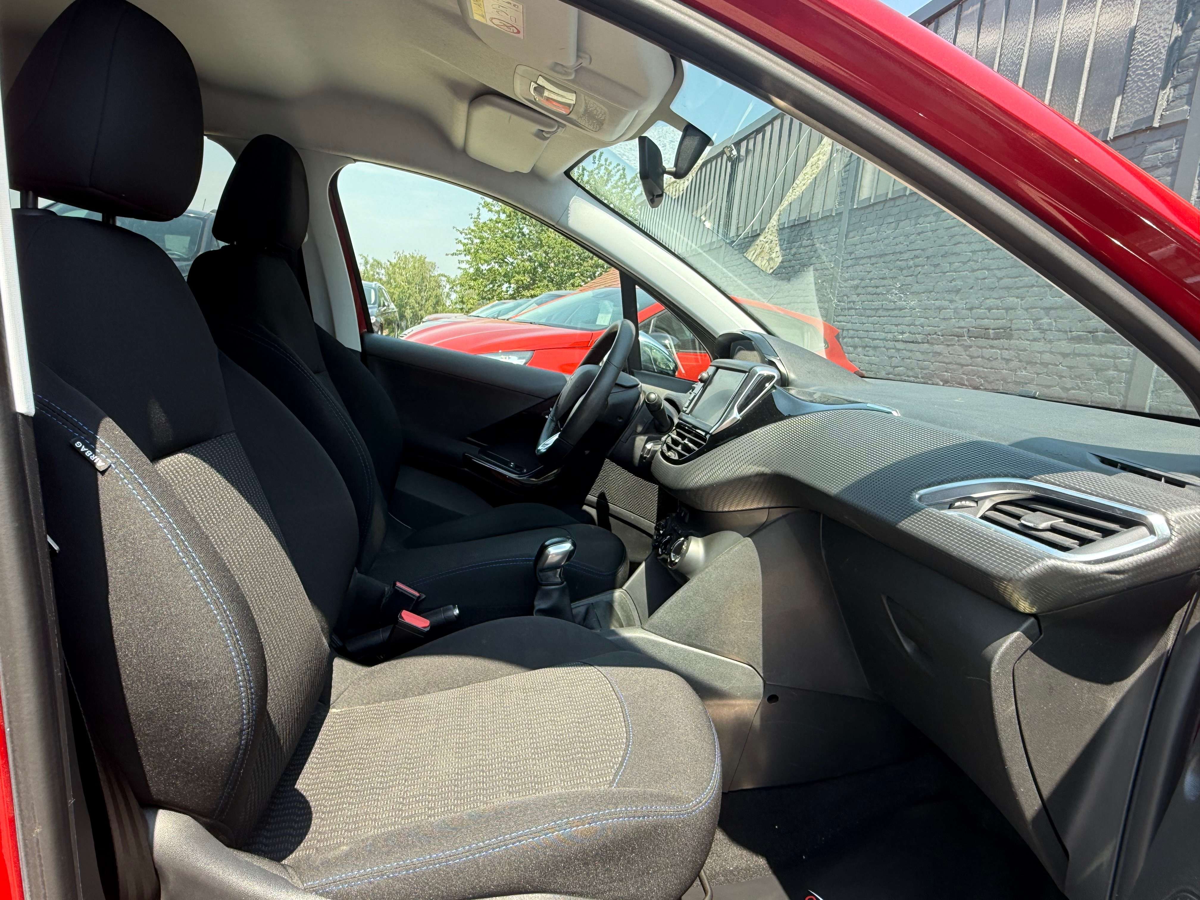 Peugeot 208 208 1.2i Style Edition /CarPlay/Navi/Led/Garantie/