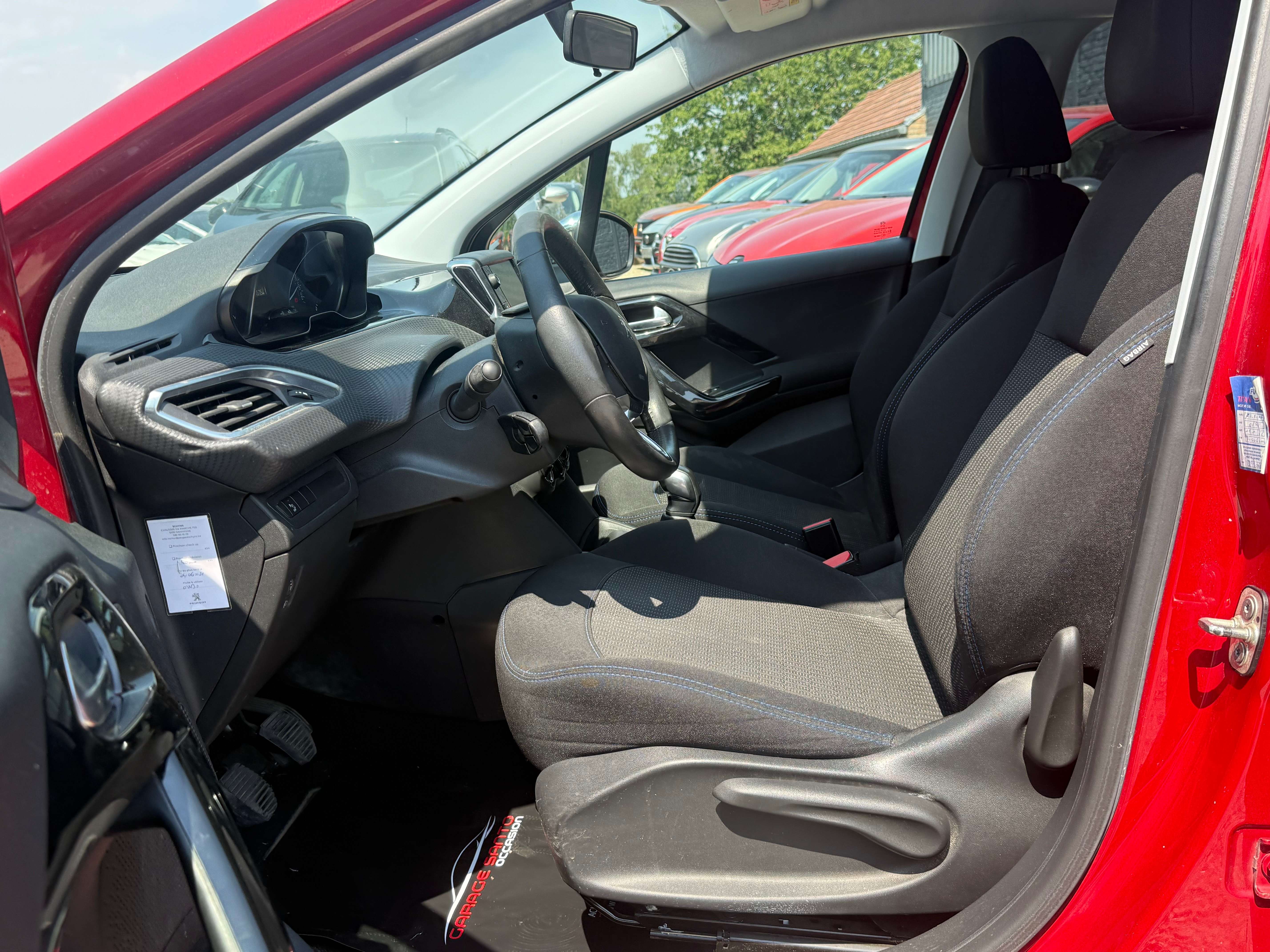 Peugeot 208 208 1.2i Style Edition /CarPlay/Navi/Led/Garantie/