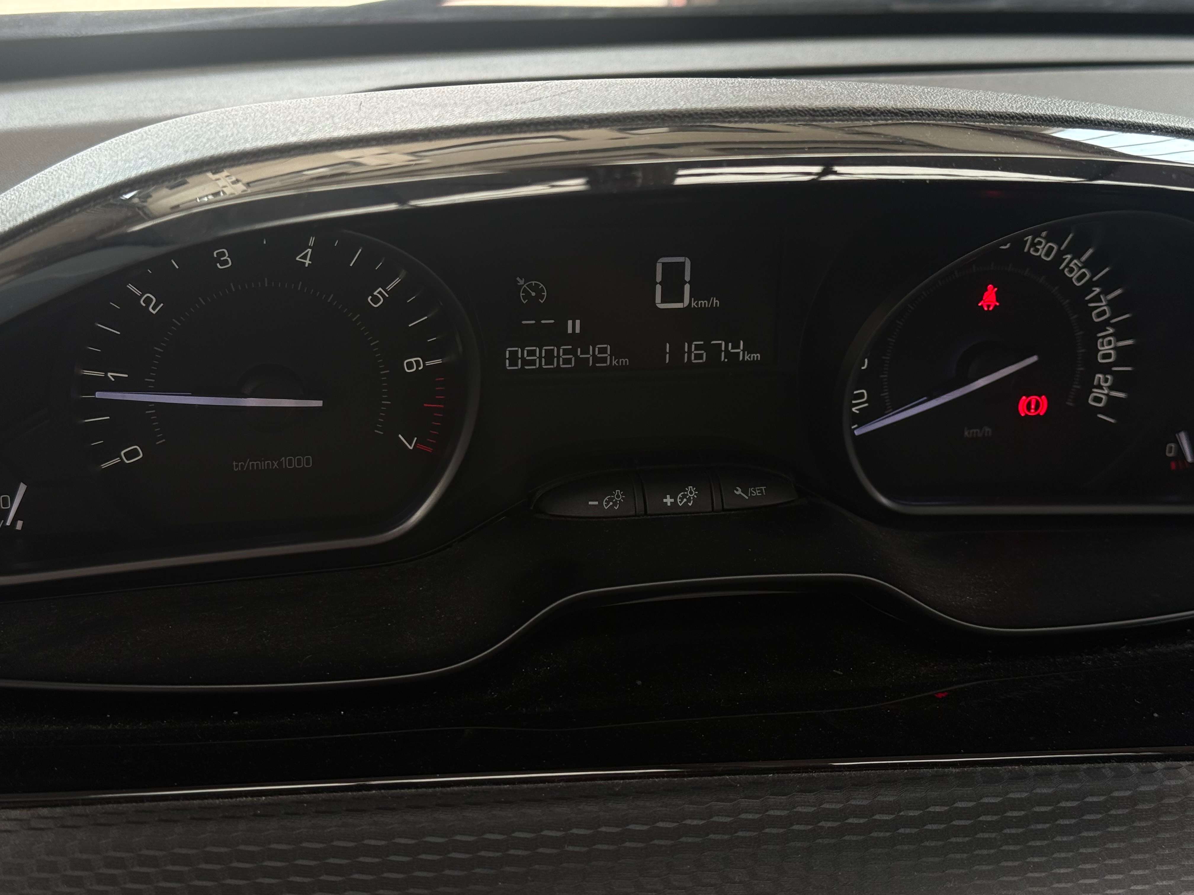 Peugeot 208 208 1.2i Style Edition /CarPlay/Navi/Led/Garantie/