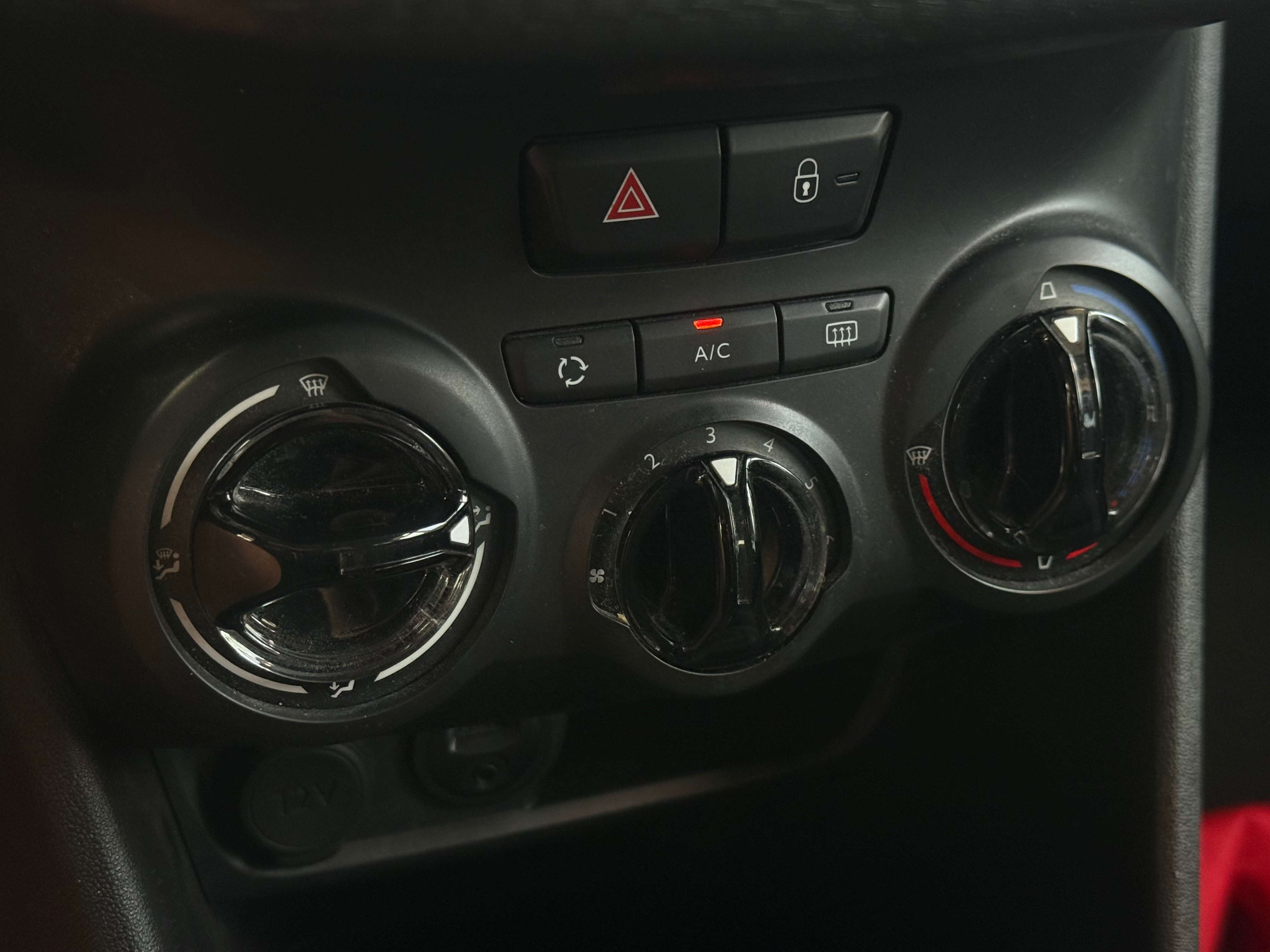 Peugeot 208 208 1.2i Style Edition /CarPlay/Navi/Led/Garantie/
