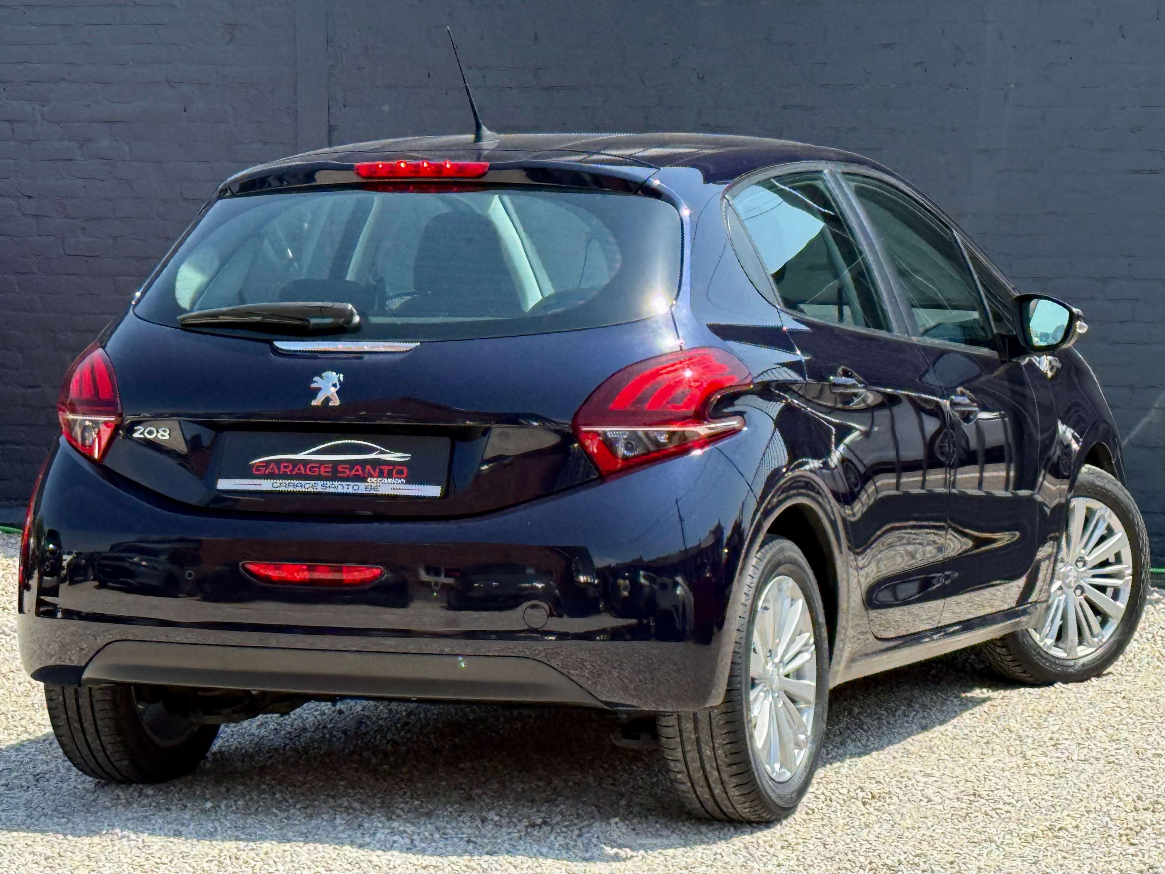 Peugeot 208 208 1.2i Signature /CarPlay/Navi/Led/Garantie/