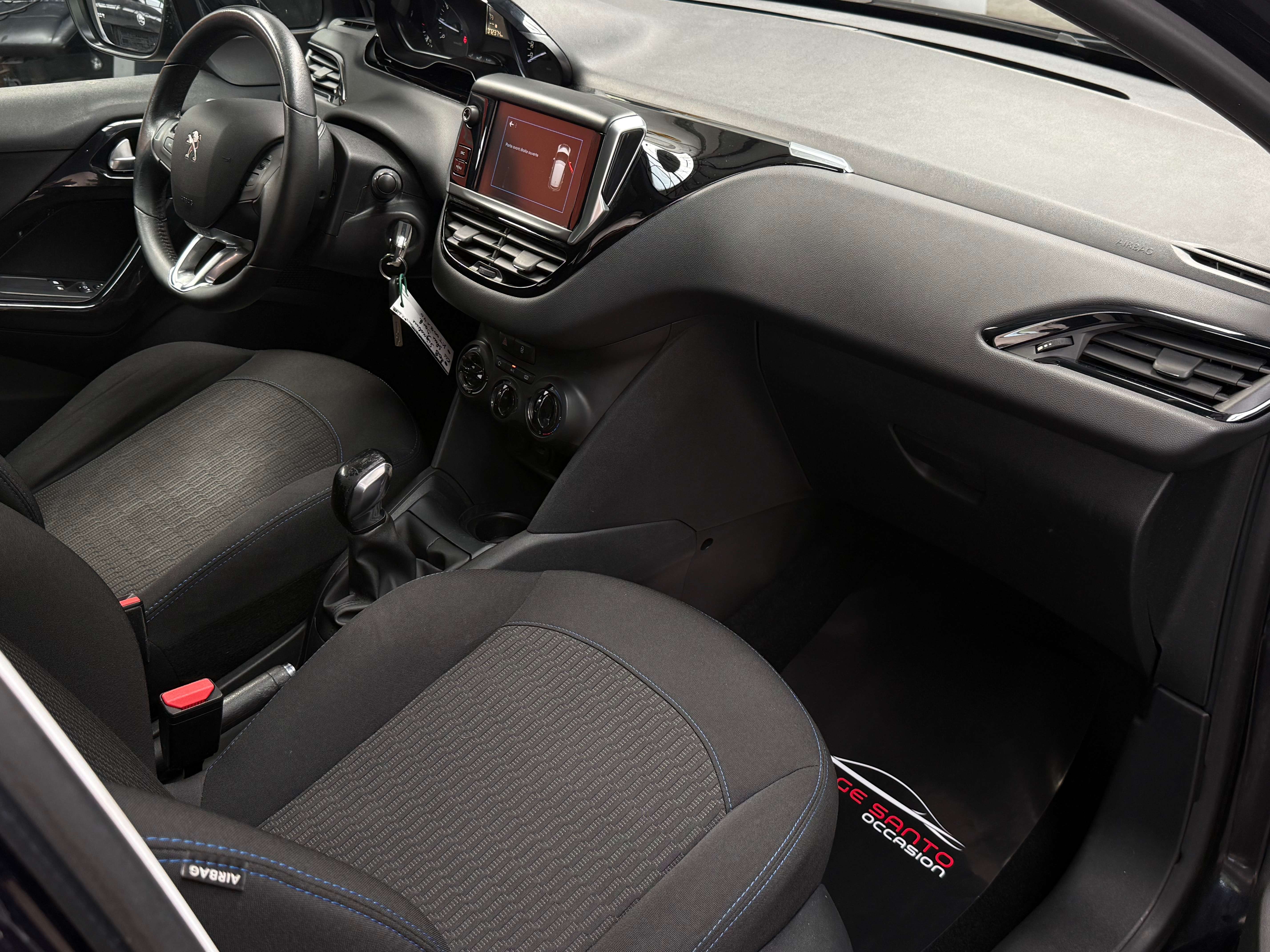 Peugeot 208 208 1.2i Signature /CarPlay/Navi/Led/Garantie/