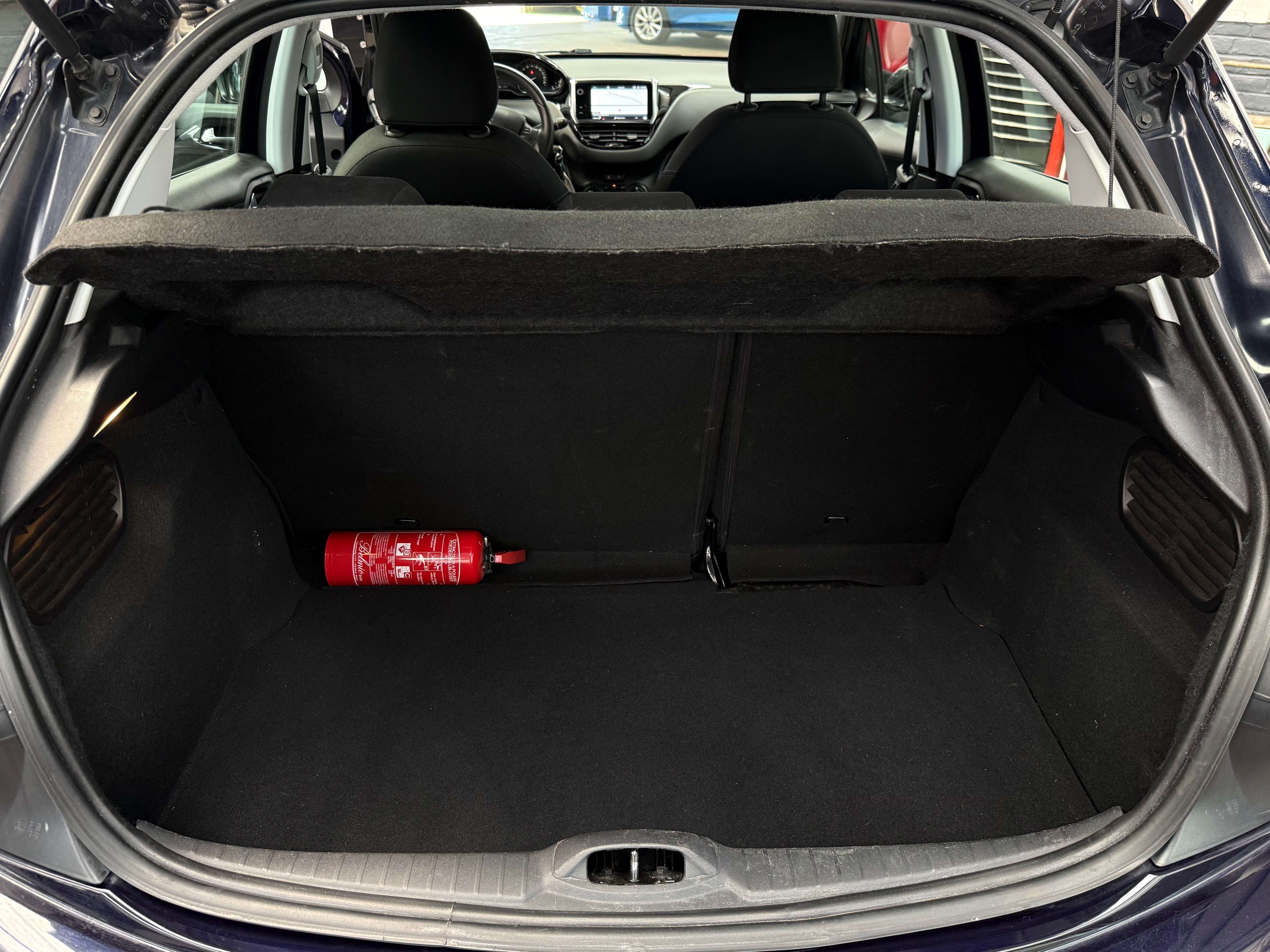 Peugeot 208 208 1.2i Signature /CarPlay/Navi/Led/Garantie/