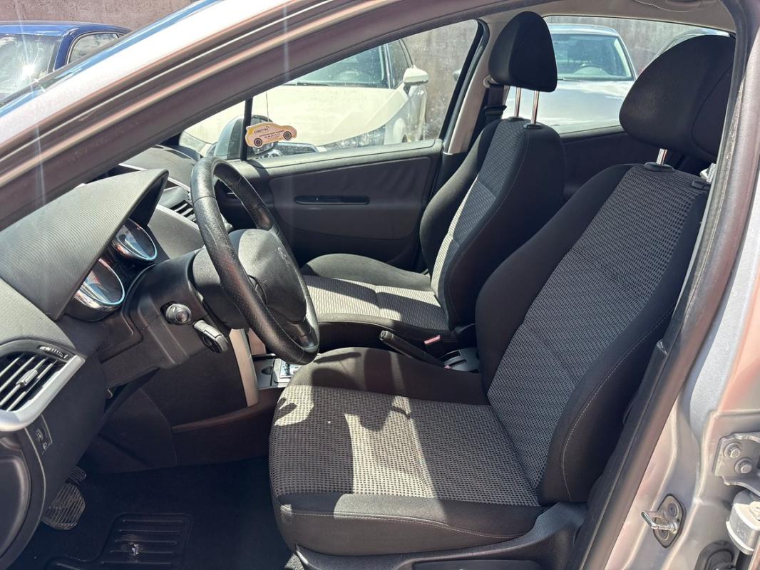 Peugeot 207 1.6L 120CH ESSENCE BOITE AUTOMATIQUE – ENTIÈREMENT RÉVISÉE ET GARANTIE 12 MOIS EN EUROPE