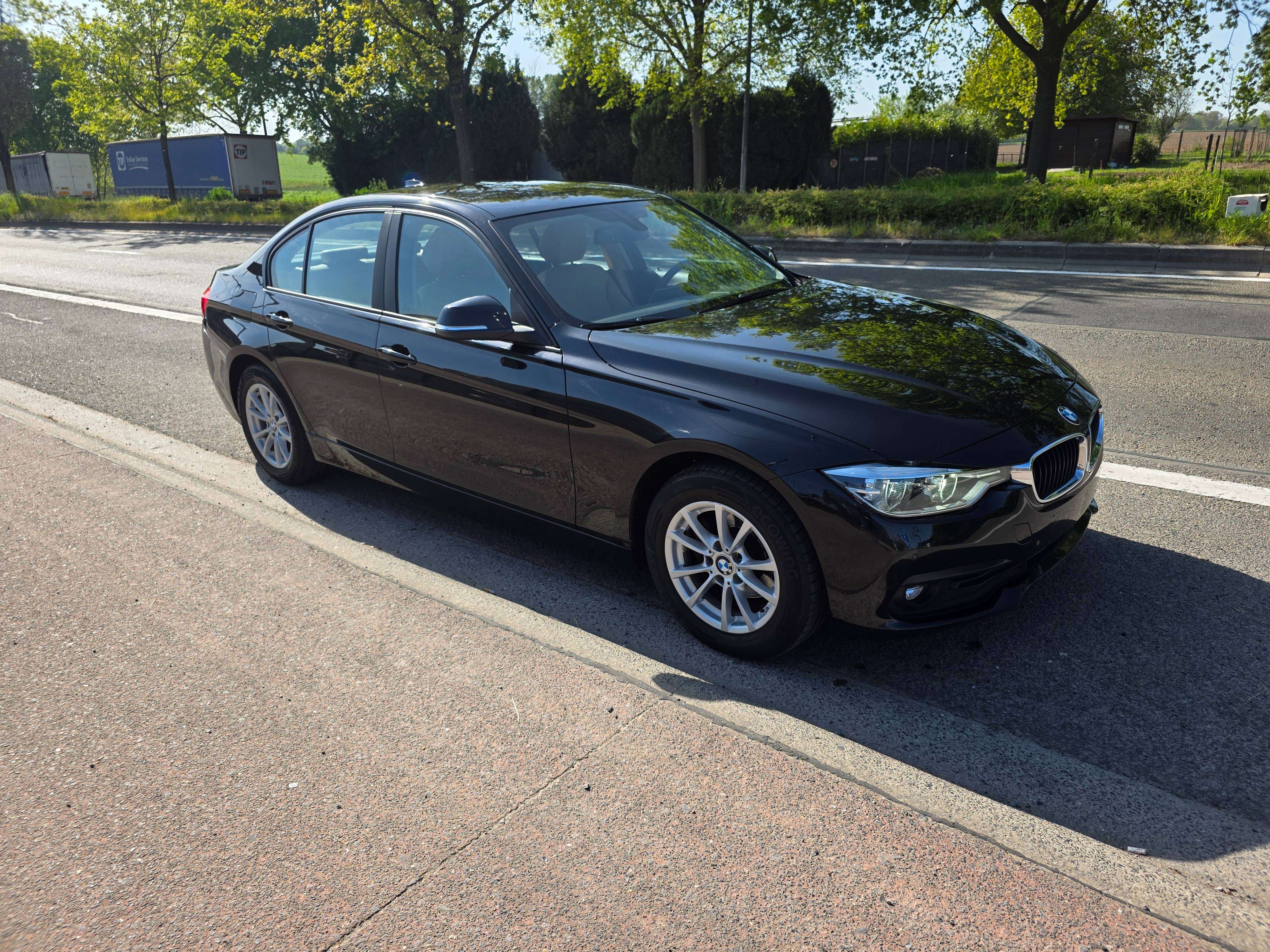 BMW 318 i 1°EIG. IN ZEER GOEDE STAAT MET VEEL OPTIES !!