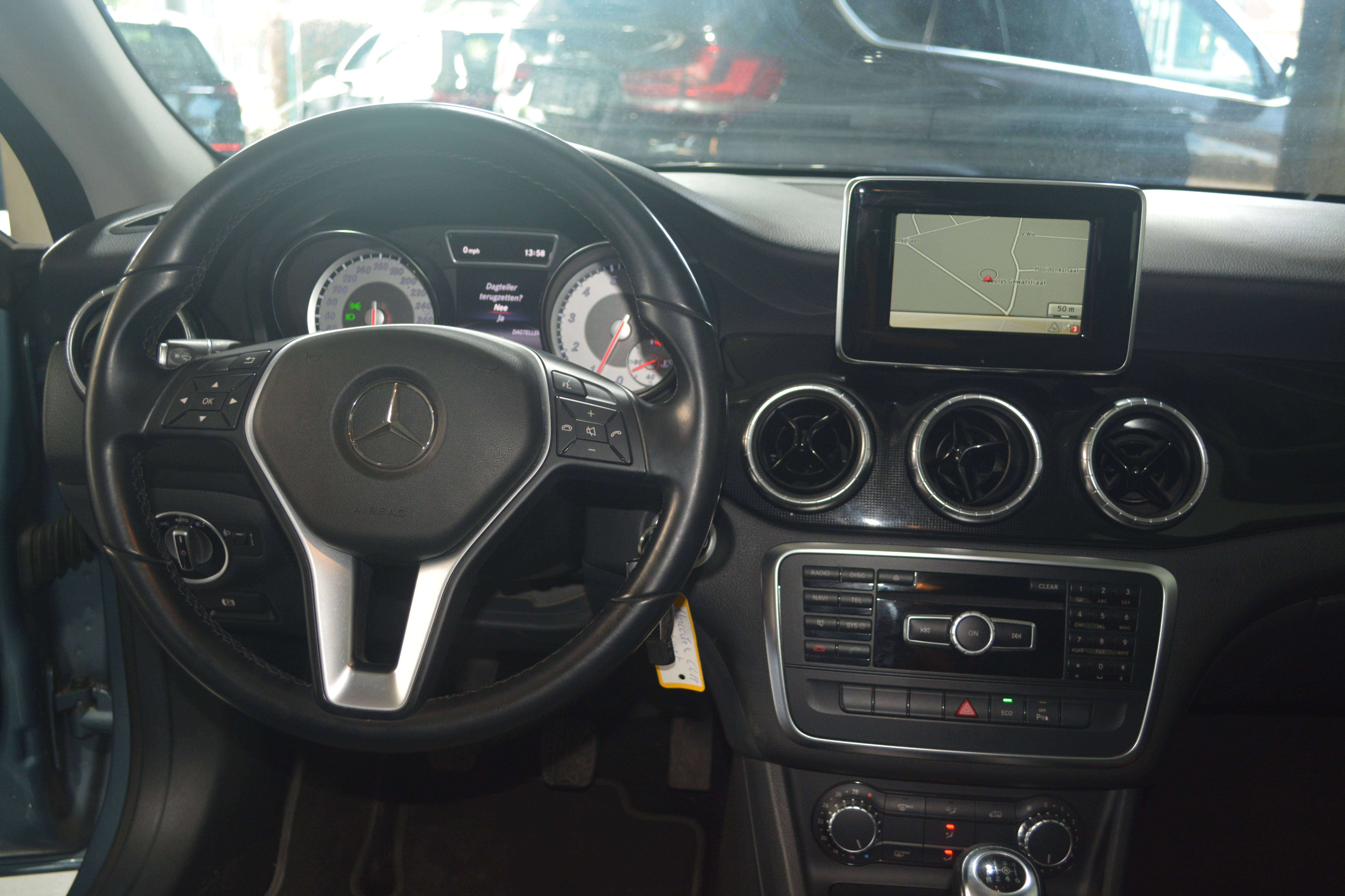 Mercedes-Benz CLA 200 CLA 200 / NAVI / GED. LEDER