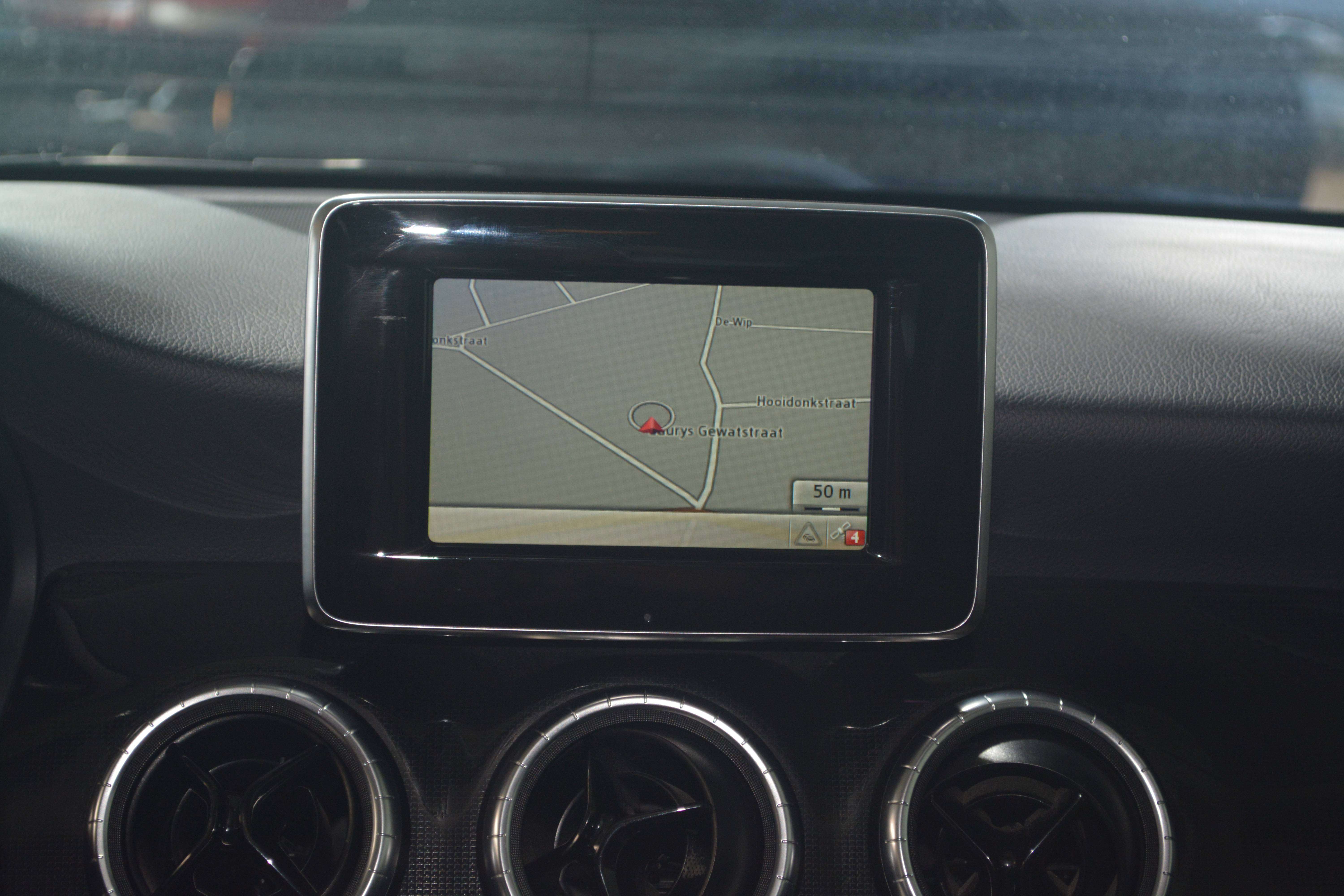 Mercedes-Benz CLA 200 CLA 200 / NAVI / GED. LEDER
