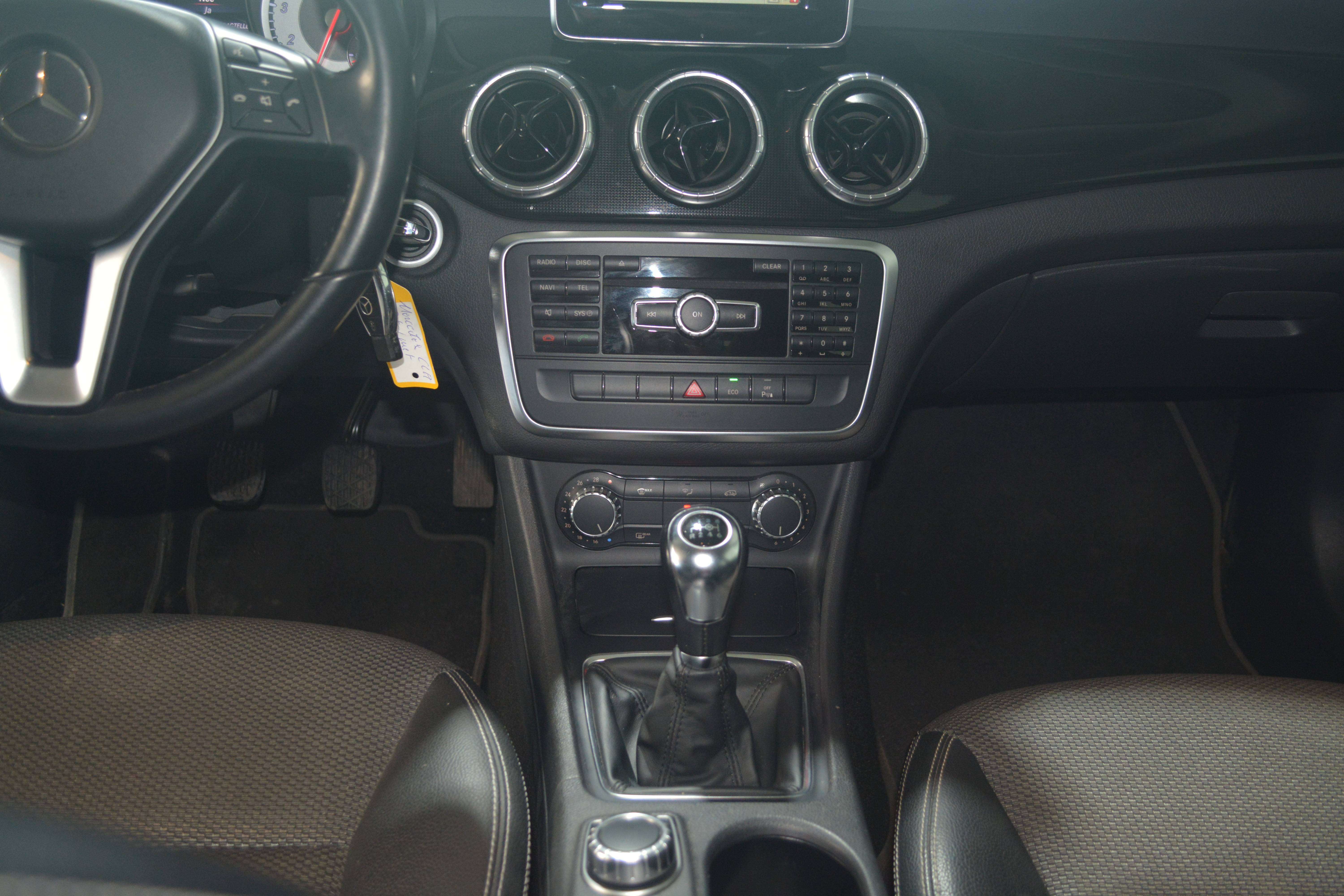 Mercedes-Benz CLA 200 CLA 200 / NAVI / GED. LEDER
