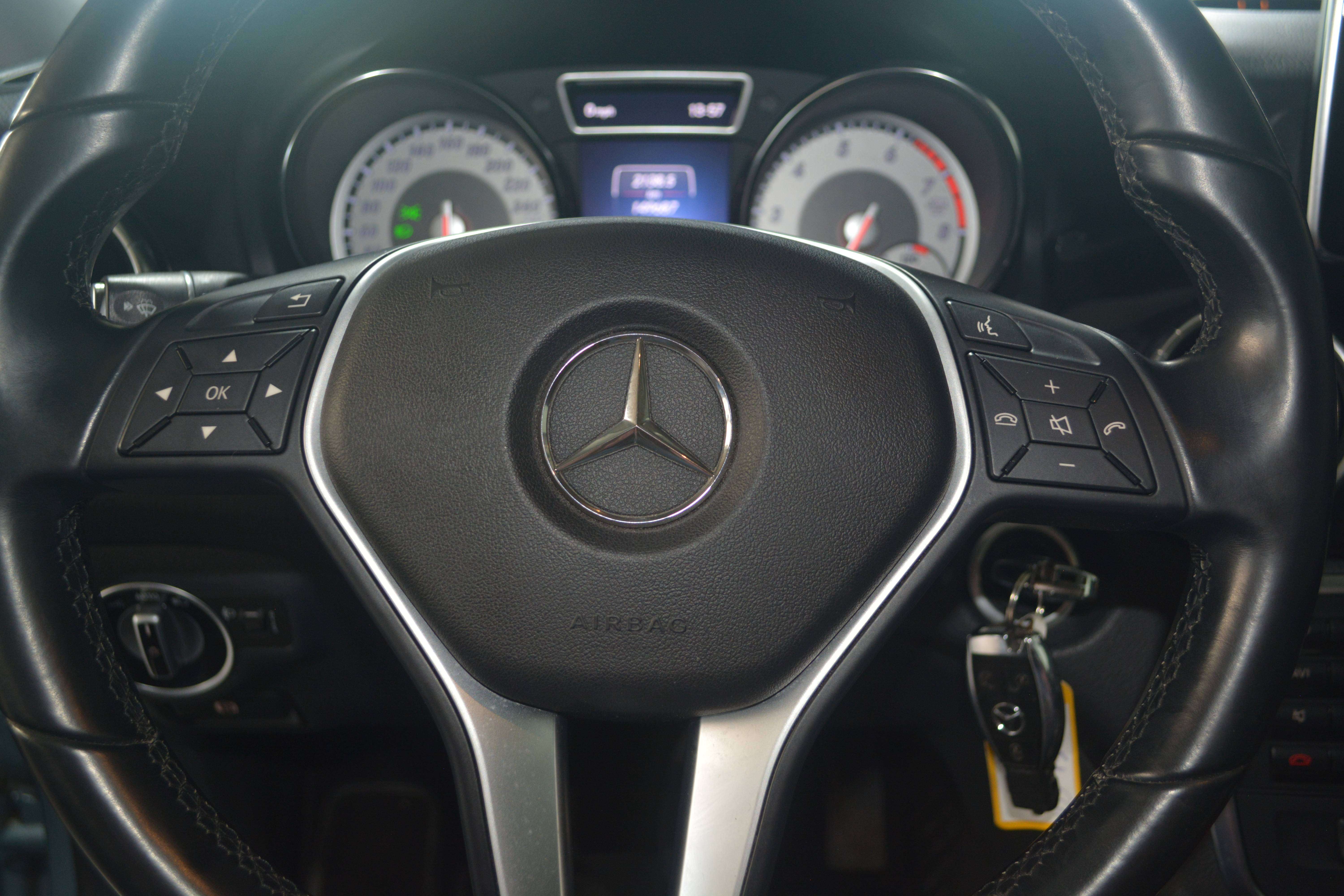 Mercedes-Benz CLA 200 CLA 200 / NAVI / GED. LEDER