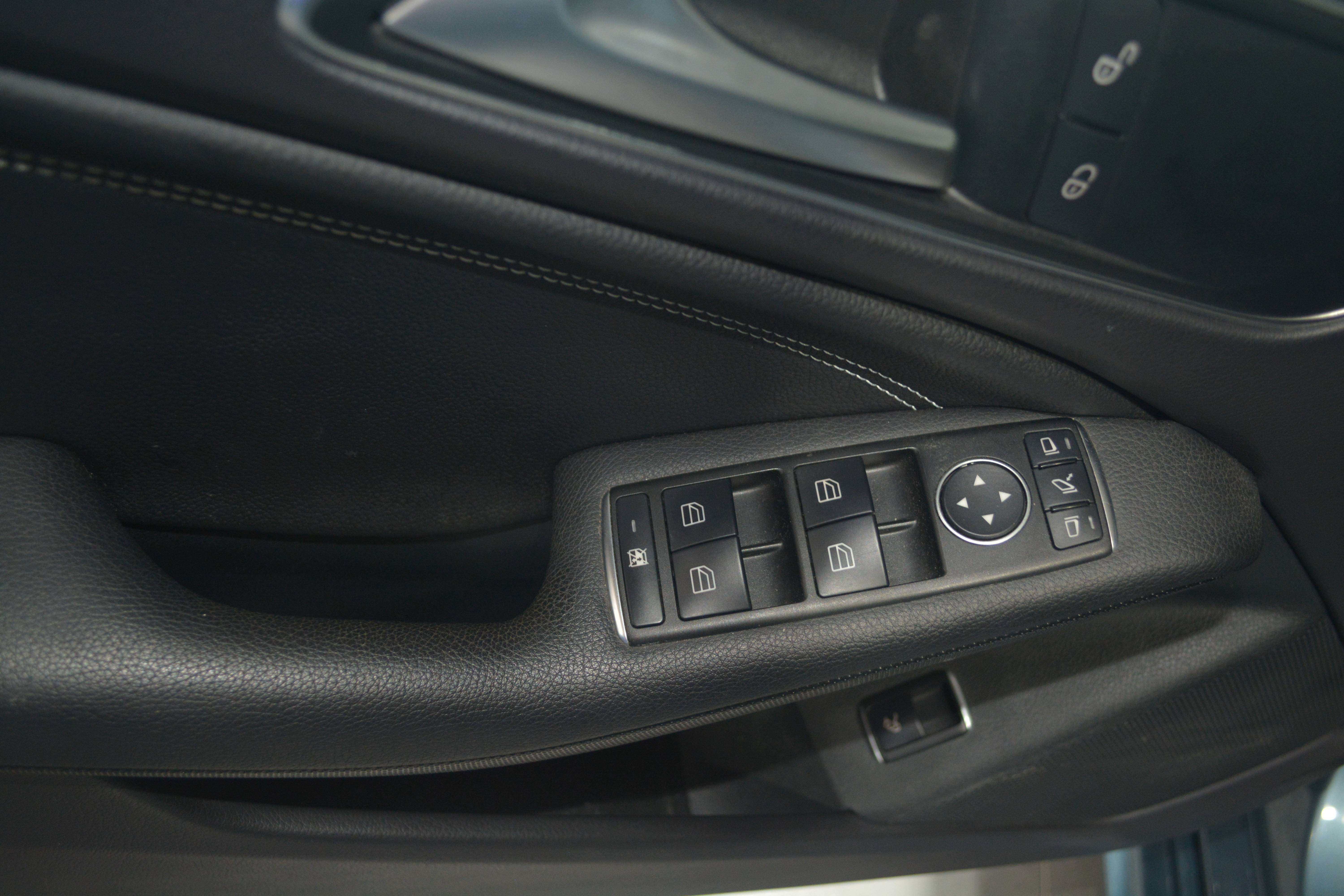 Mercedes-Benz CLA 200 CLA 200 / NAVI / GED. LEDER