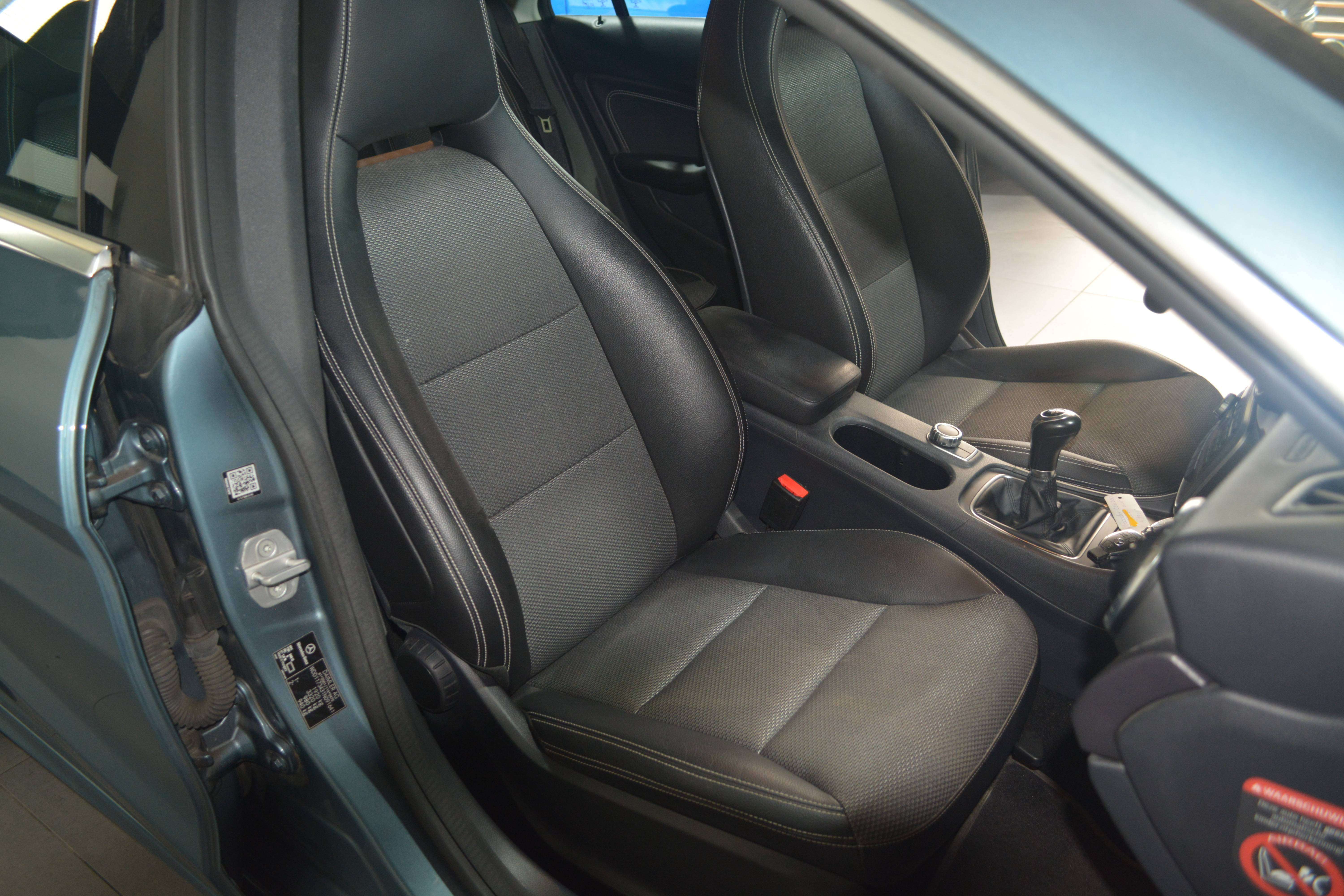 Mercedes-Benz CLA 200 CLA 200 / NAVI / GED. LEDER