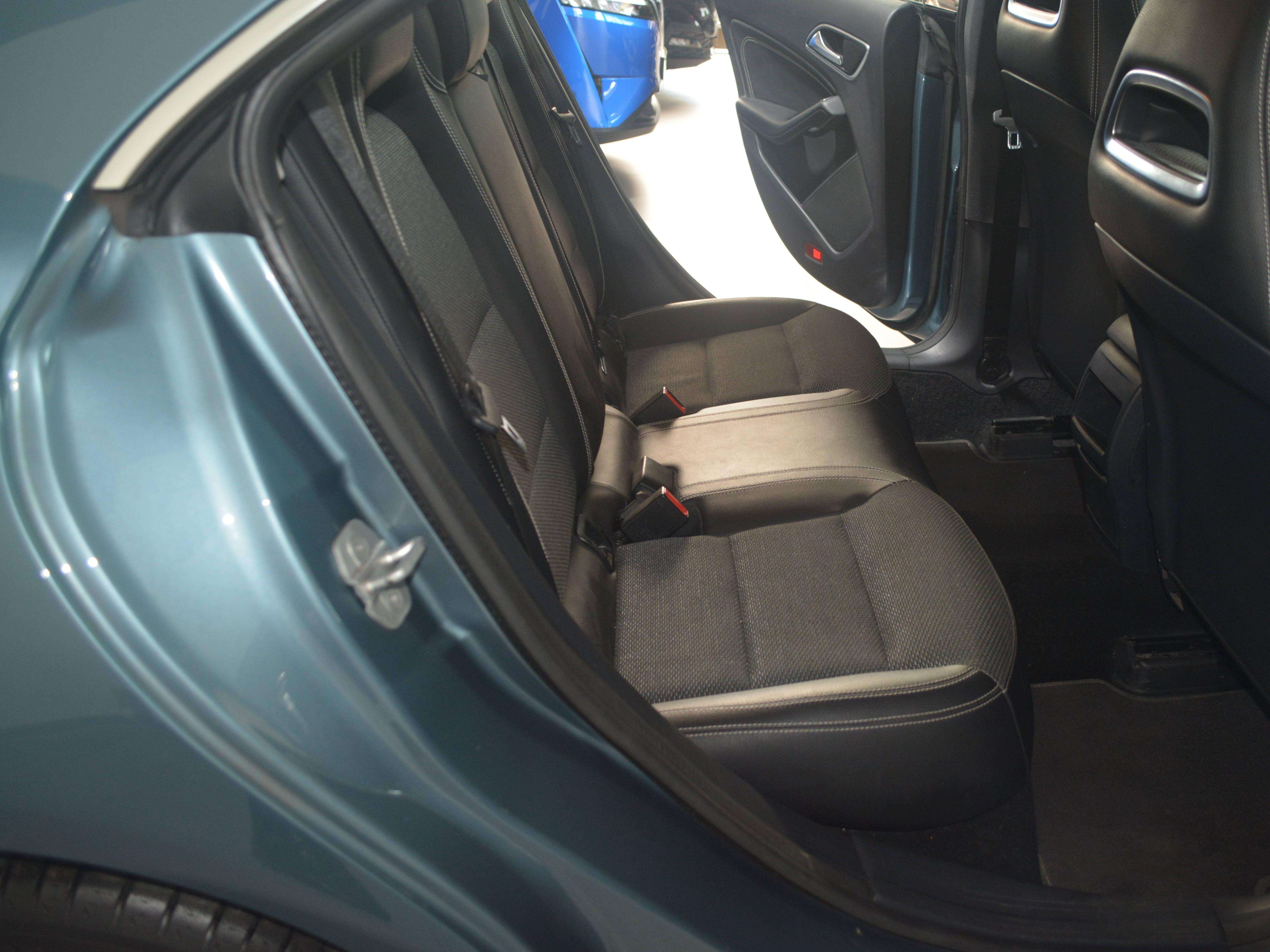 Mercedes-Benz CLA 200 CLA 200 / NAVI / GED. LEDER