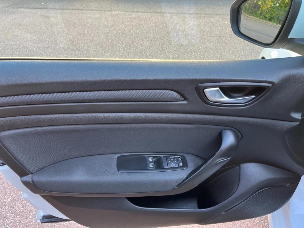 Renault Megane 4 (IV) | BDCI 95 BUSINESS 1ERE MAIN FR SUIVI SOCIETE 2 PLACES GPS REF_FM885