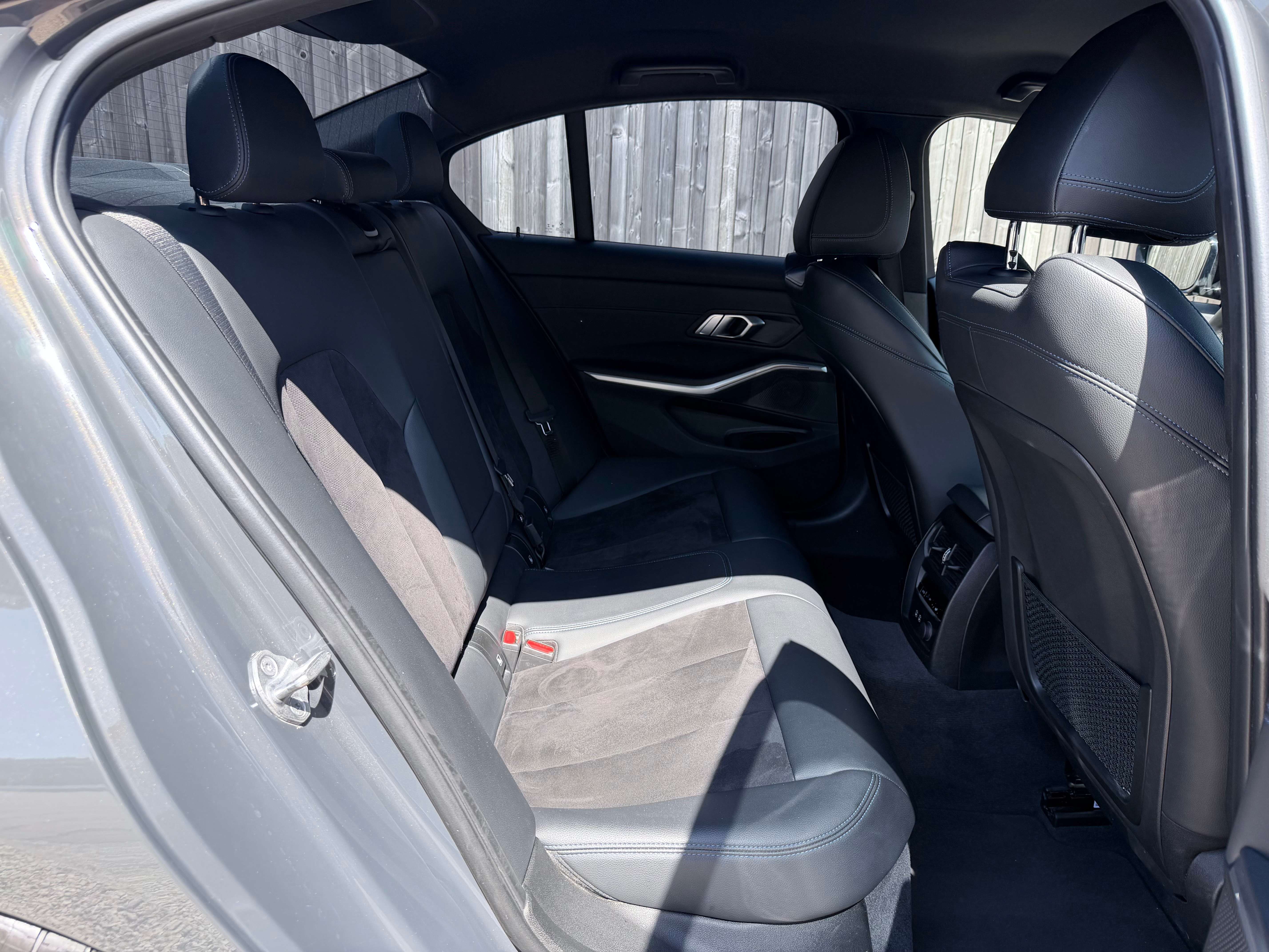 BMW 318 318d M-SPORT 20"/FULL-LED/ZETELVERW./CARPLAY..