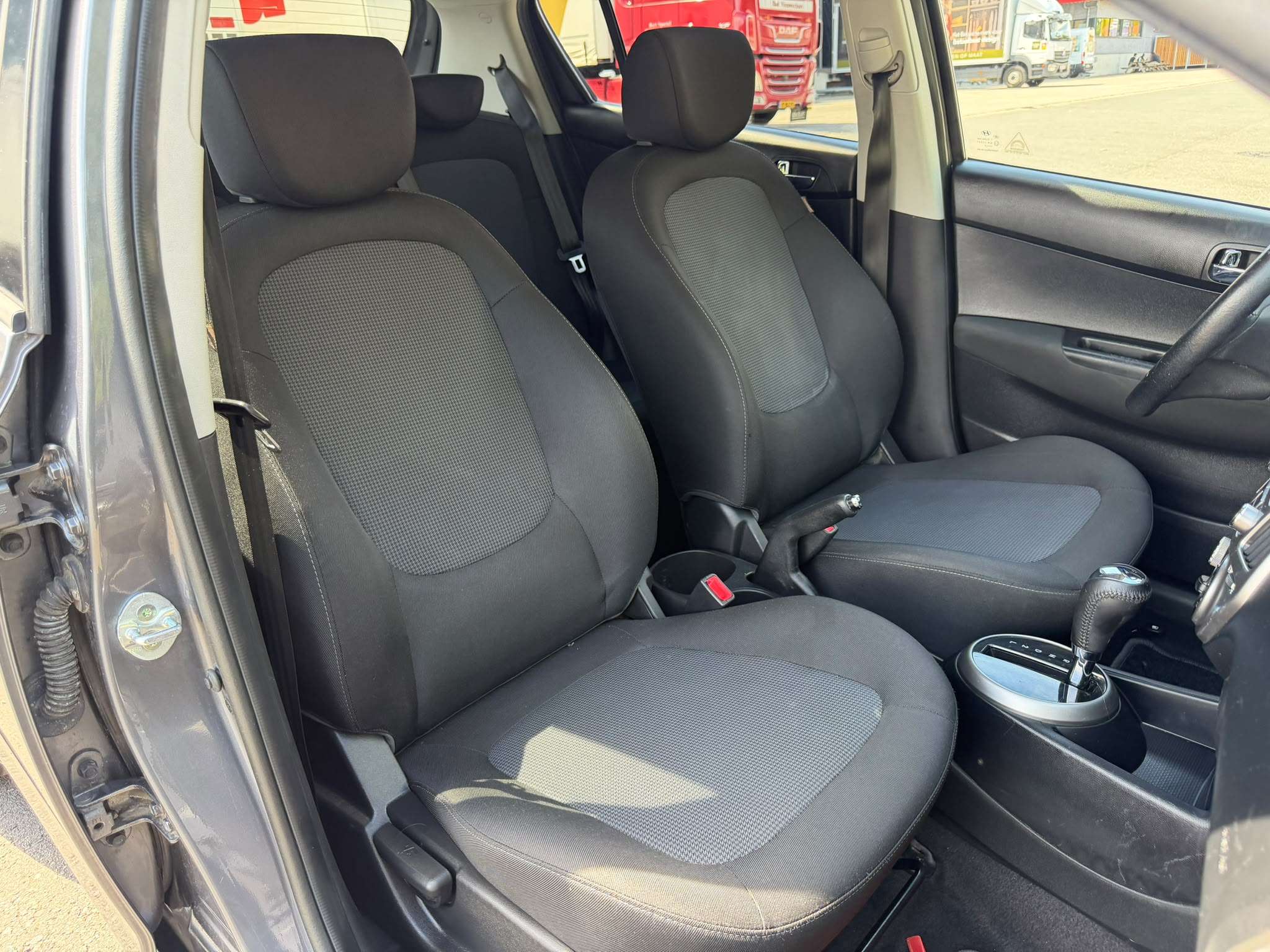 Hyundai i20 i20 1.4i • AUTOMATIQUE •