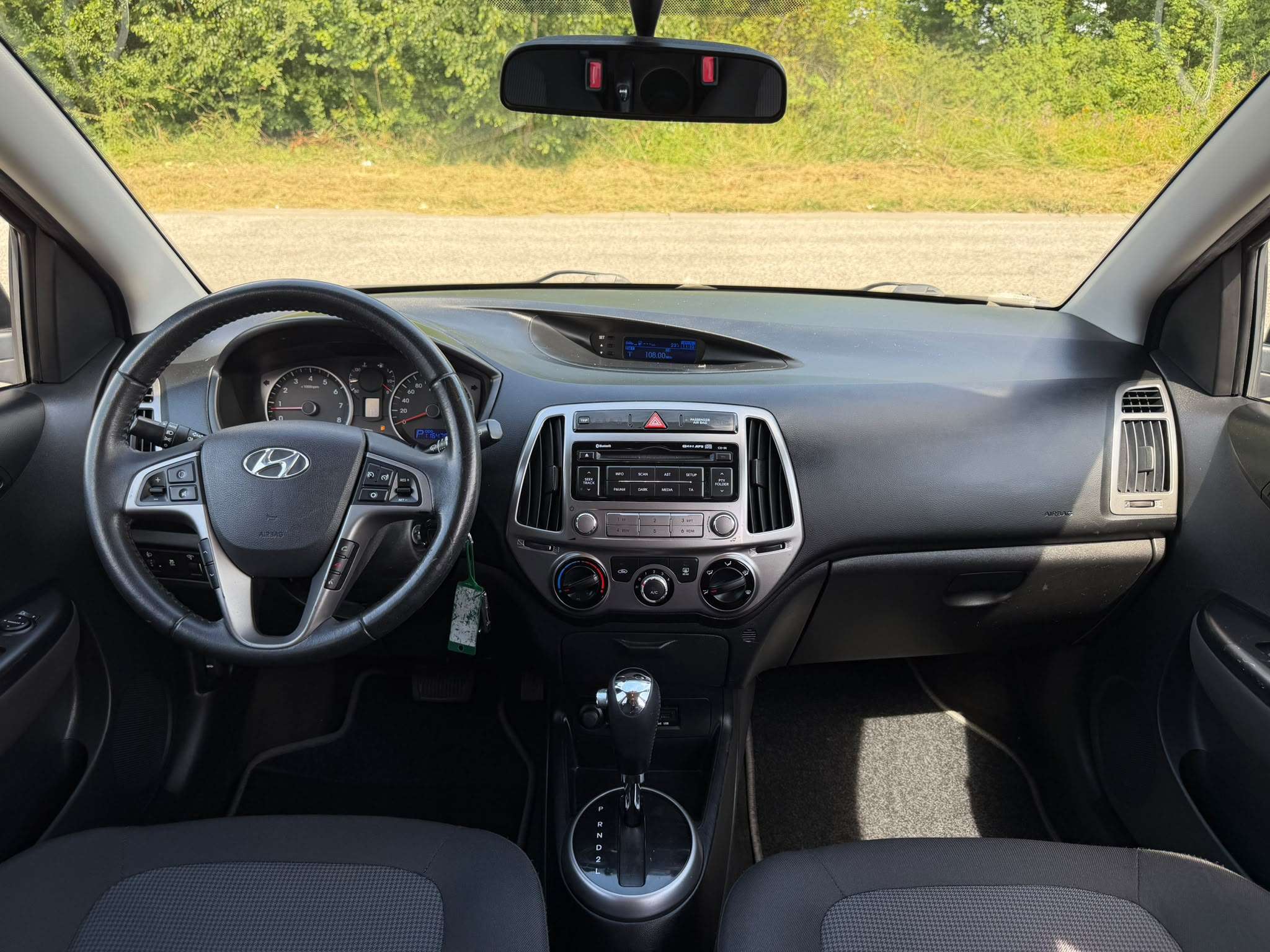 Hyundai i20 i20 1.4i • AUTOMATIQUE •