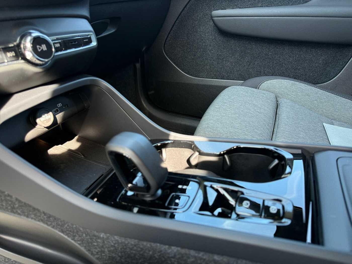 Volvo XC40 XC40 Black Edition Plus, B3 Mild-Hybrid, Benzin