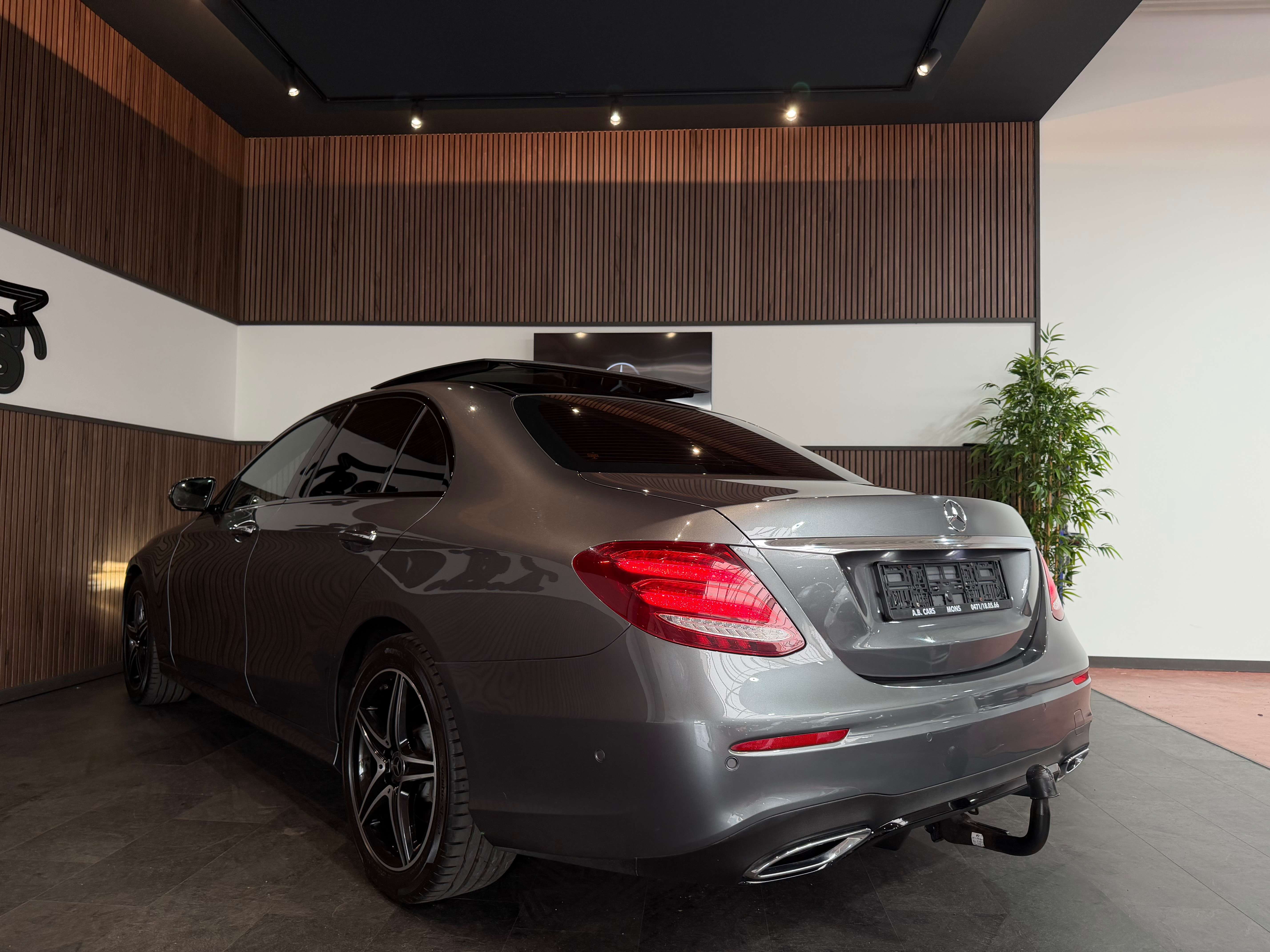Mercedes-Benz E 220 d - AMG LINE - AUTOMATIQUE - GARANTIE 12MOIS - FULL OPTIONS - 1ERPRO