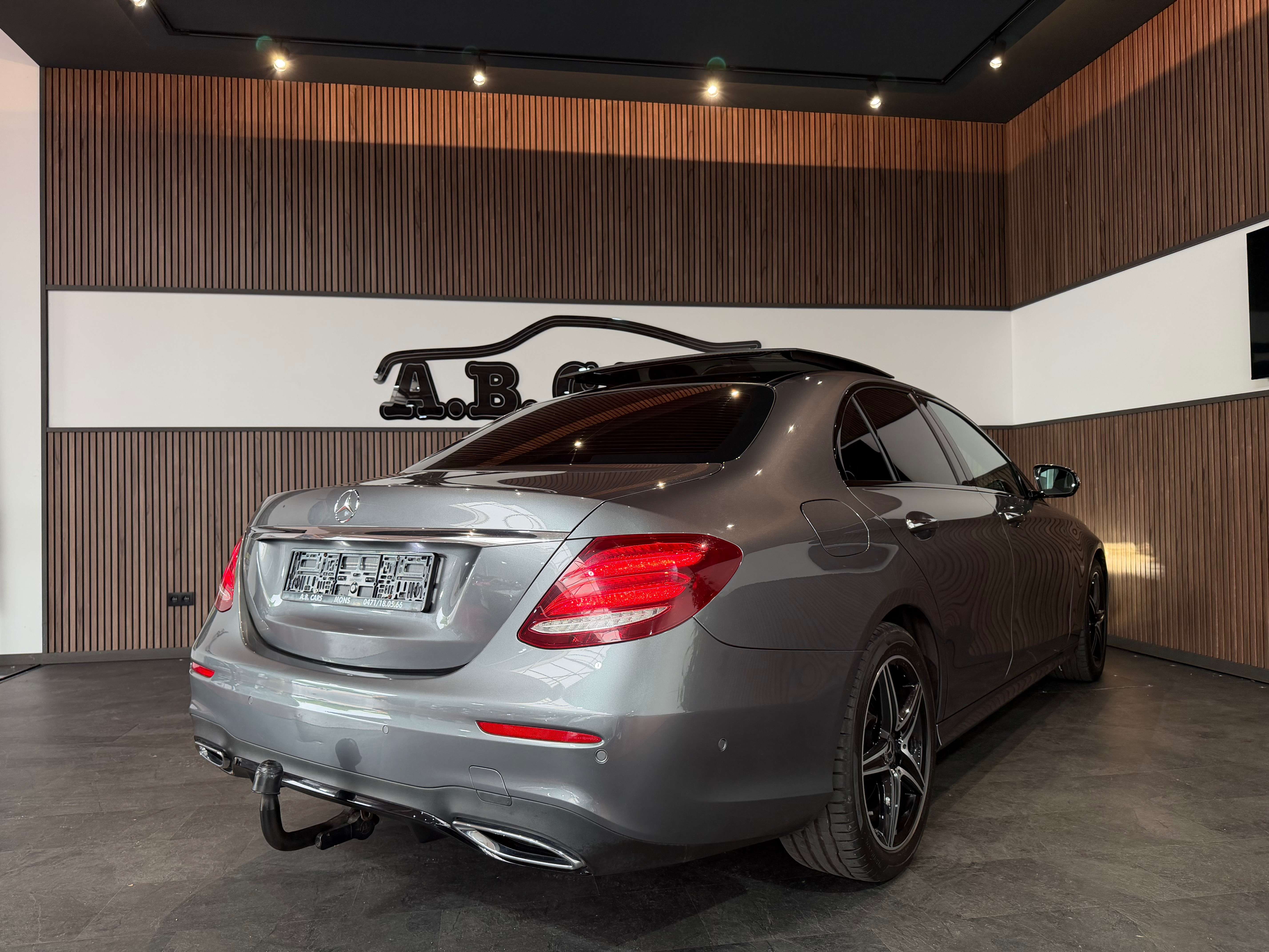 Mercedes-Benz E 220 d - AMG LINE - AUTOMATIQUE - GARANTIE 12MOIS - FULL OPTIONS - 1ERPRO