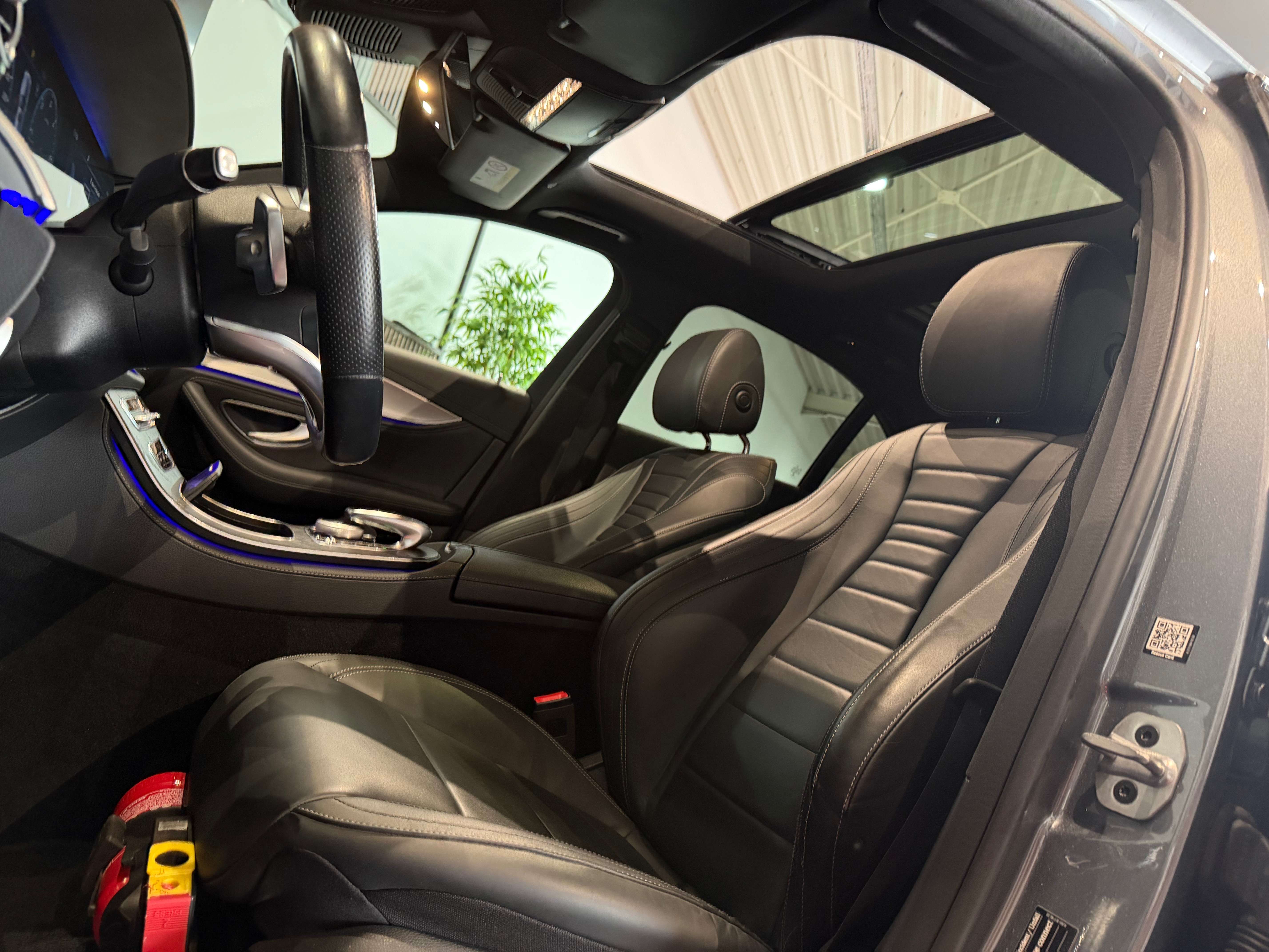 Mercedes-Benz E 220 d - AMG LINE - AUTOMATIQUE - GARANTIE 12MOIS - FULL OPTIONS - 1ERPRO