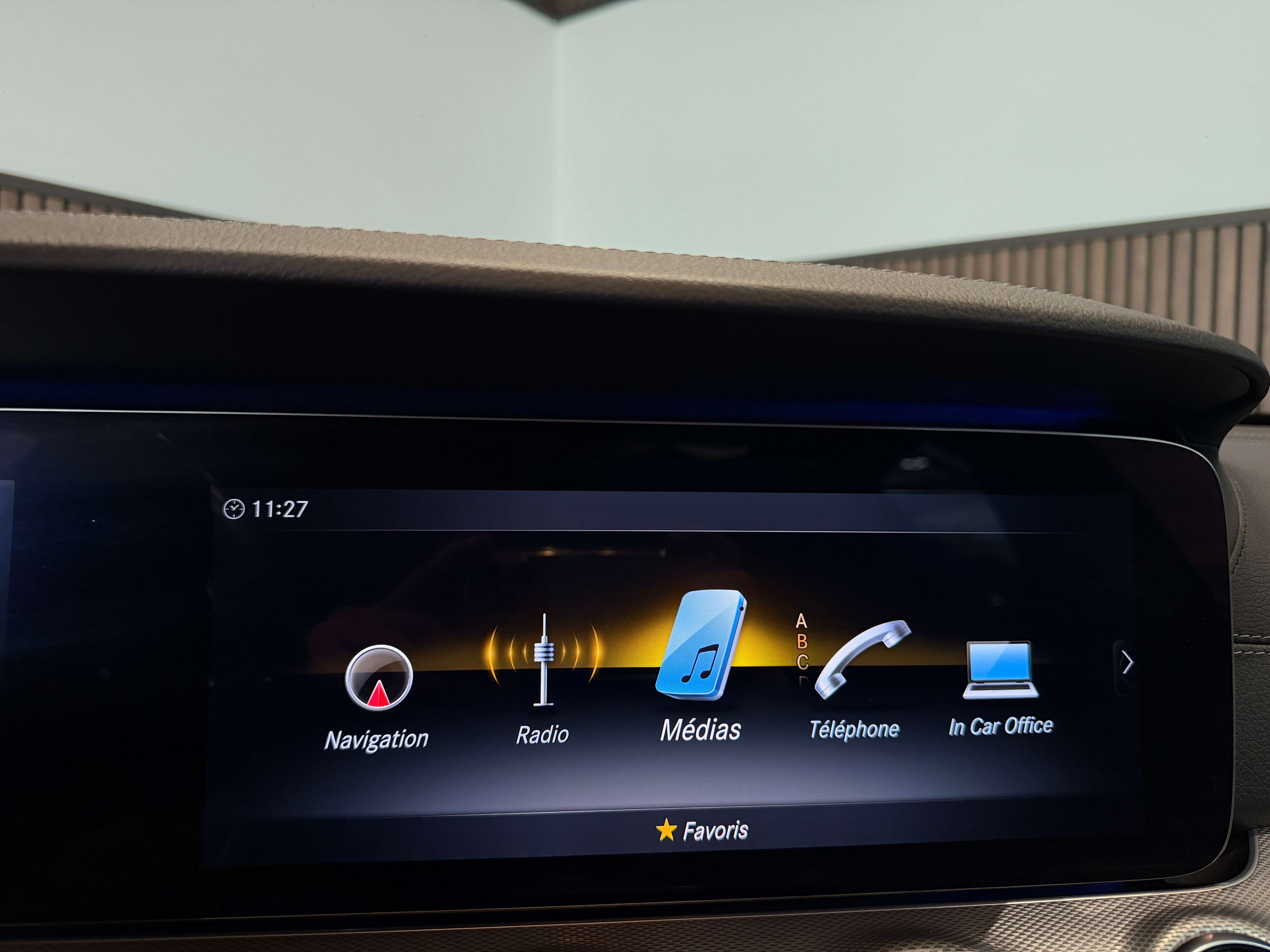 Mercedes-Benz E 220 d - AMG LINE - AUTOMATIQUE - GARANTIE 12MOIS - FULL OPTIONS - 1ERPRO