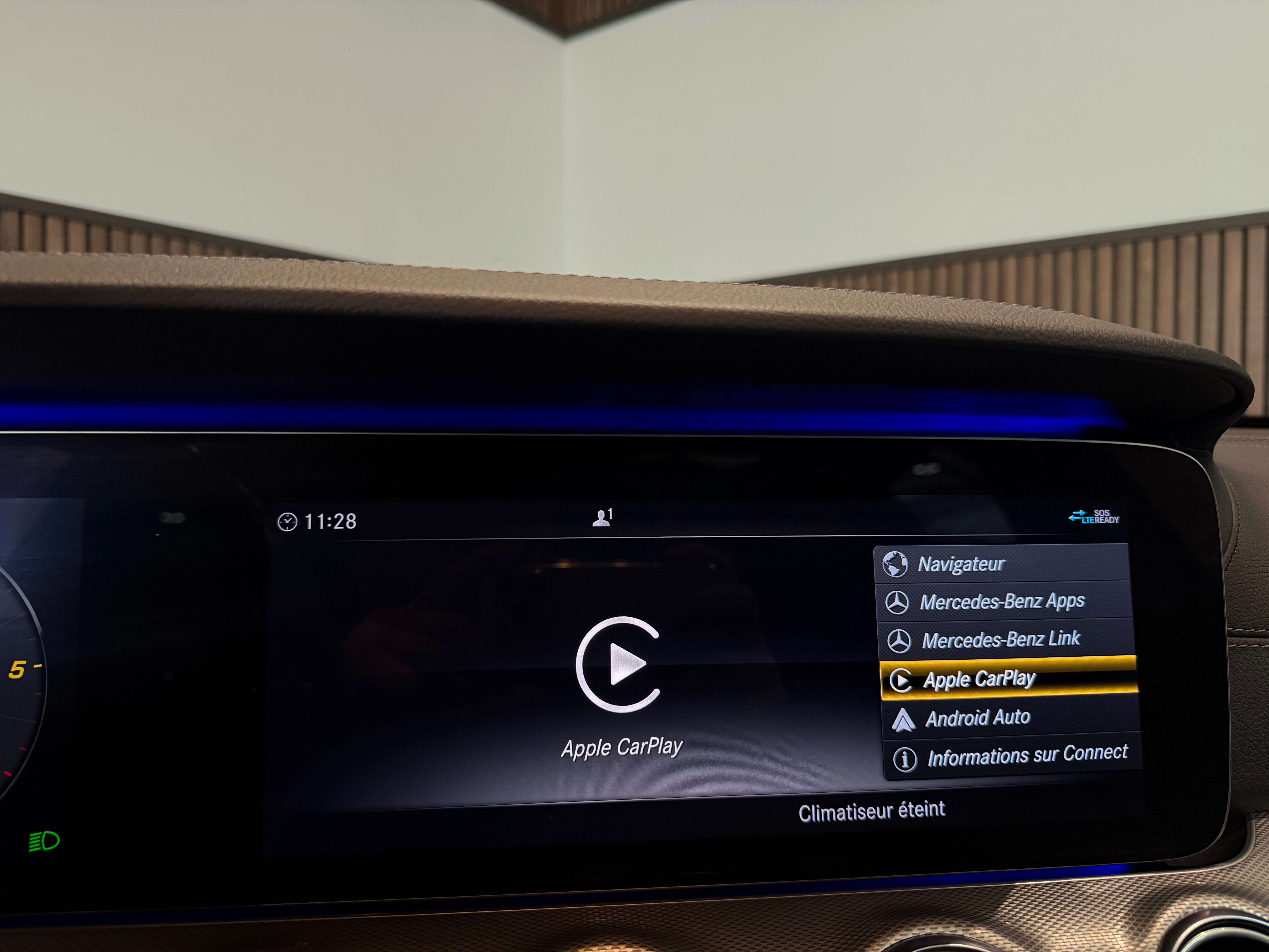 Mercedes-Benz E 220 d - AMG LINE - AUTOMATIQUE - GARANTIE 12MOIS - FULL OPTIONS - 1ERPRO