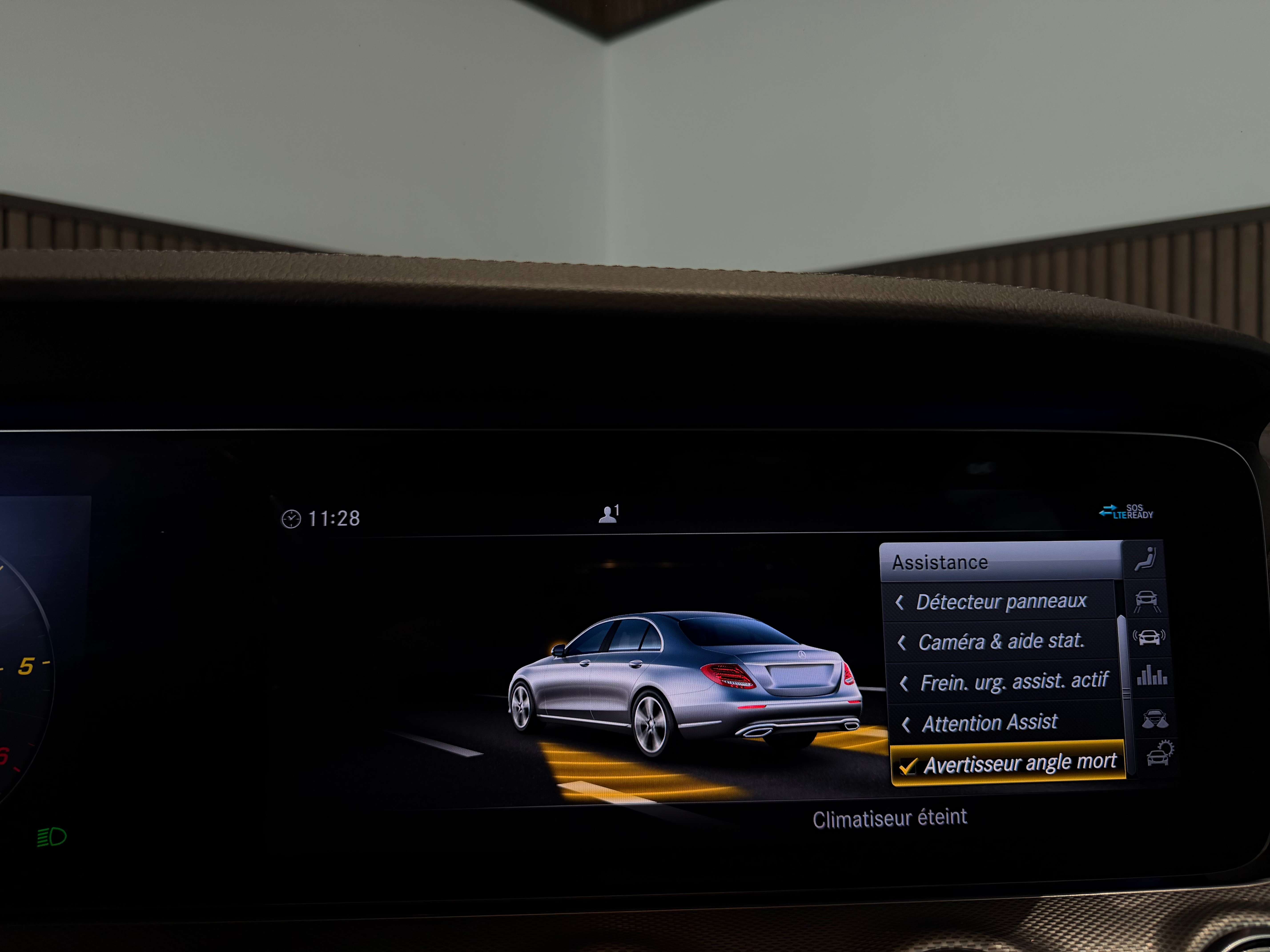 Mercedes-Benz E 220 d - AMG LINE - AUTOMATIQUE - GARANTIE 12MOIS - FULL OPTIONS - 1ERPRO