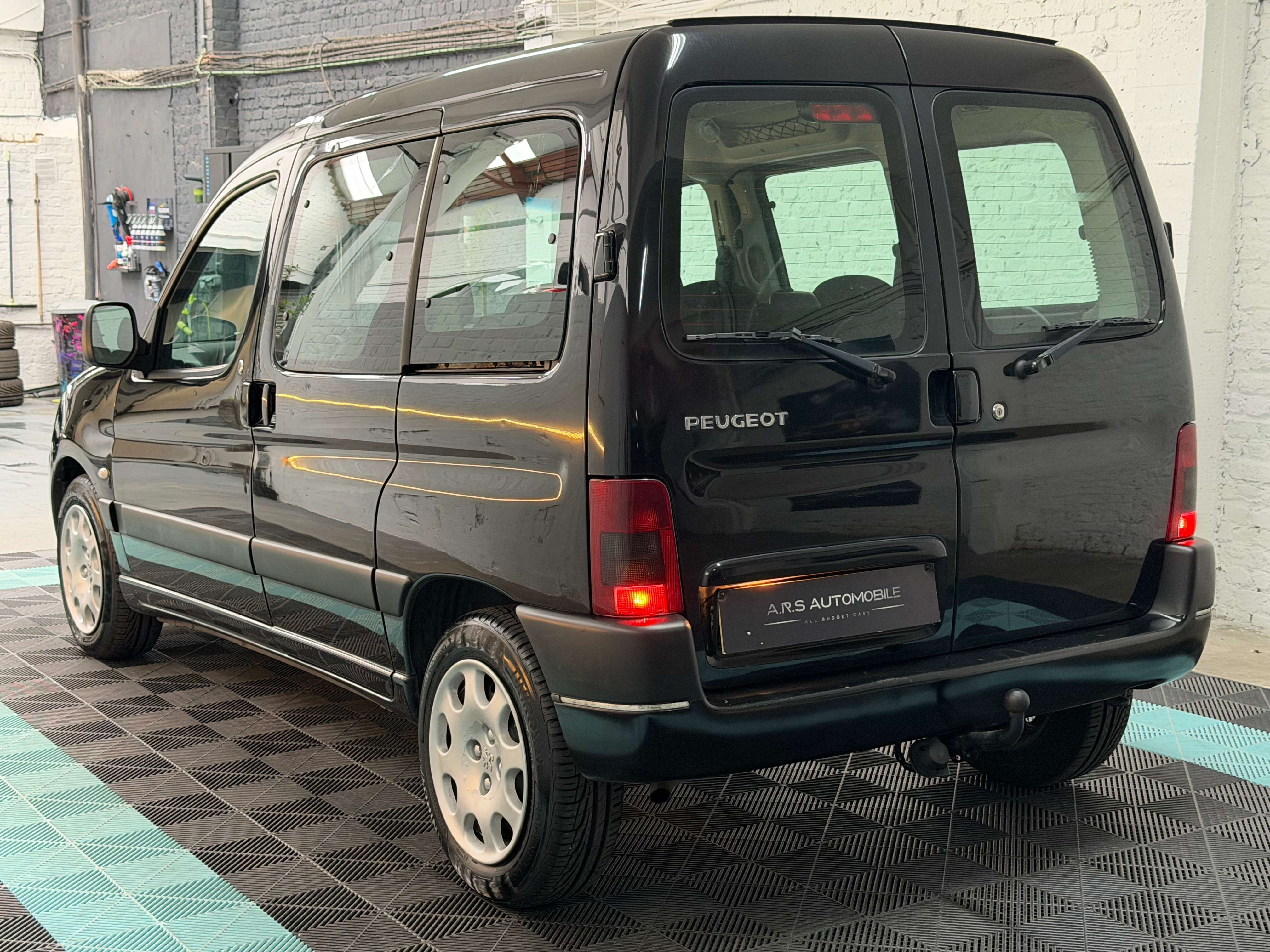 Peugeot Partner 1.6i - Tres belle etat - 5places - Garantie 12mois