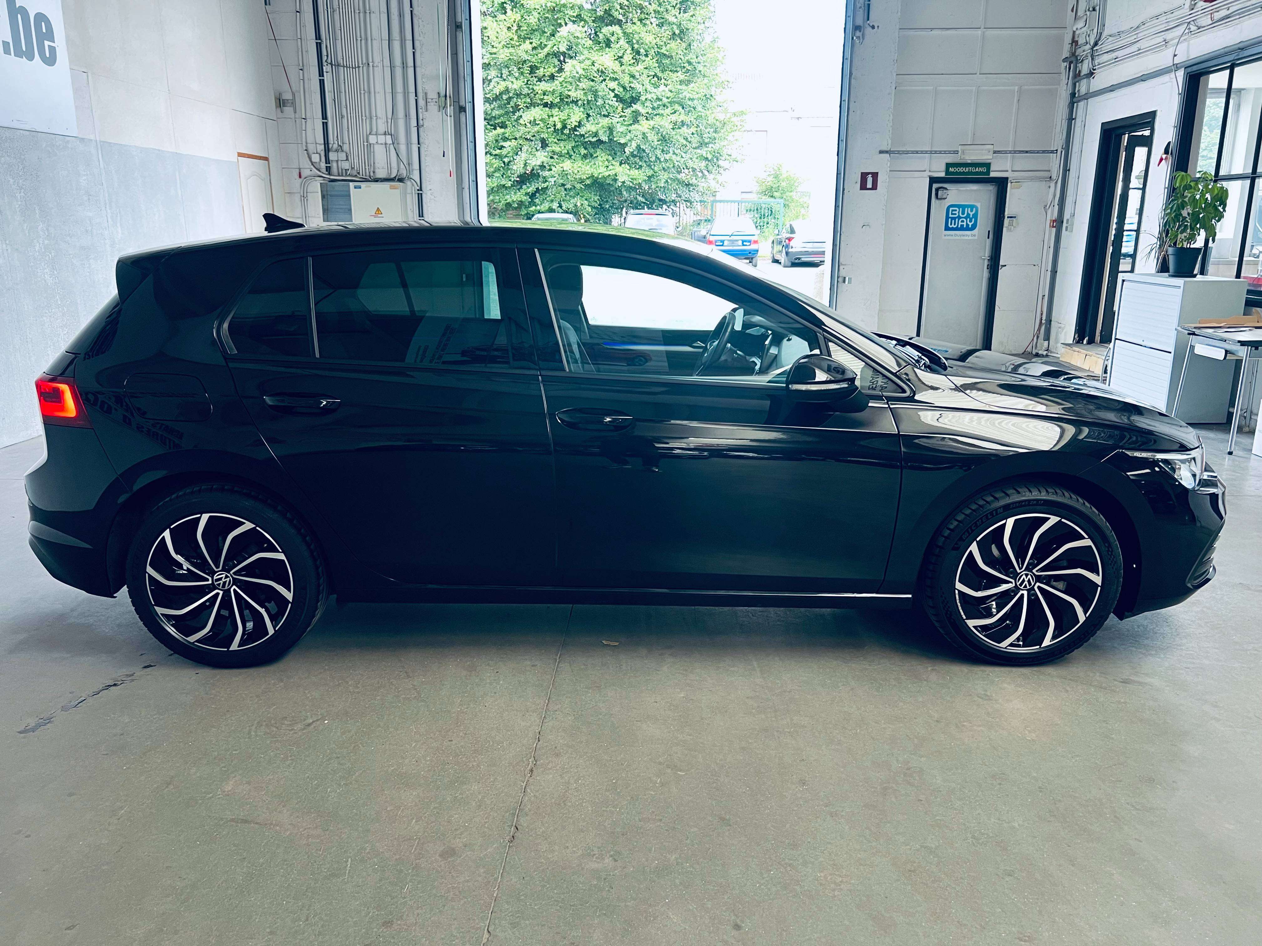 Volkswagen Golf 1.5 eTSI Life DSG+CARPLAY+CAMERA+LED+CARNET+GARANTIE