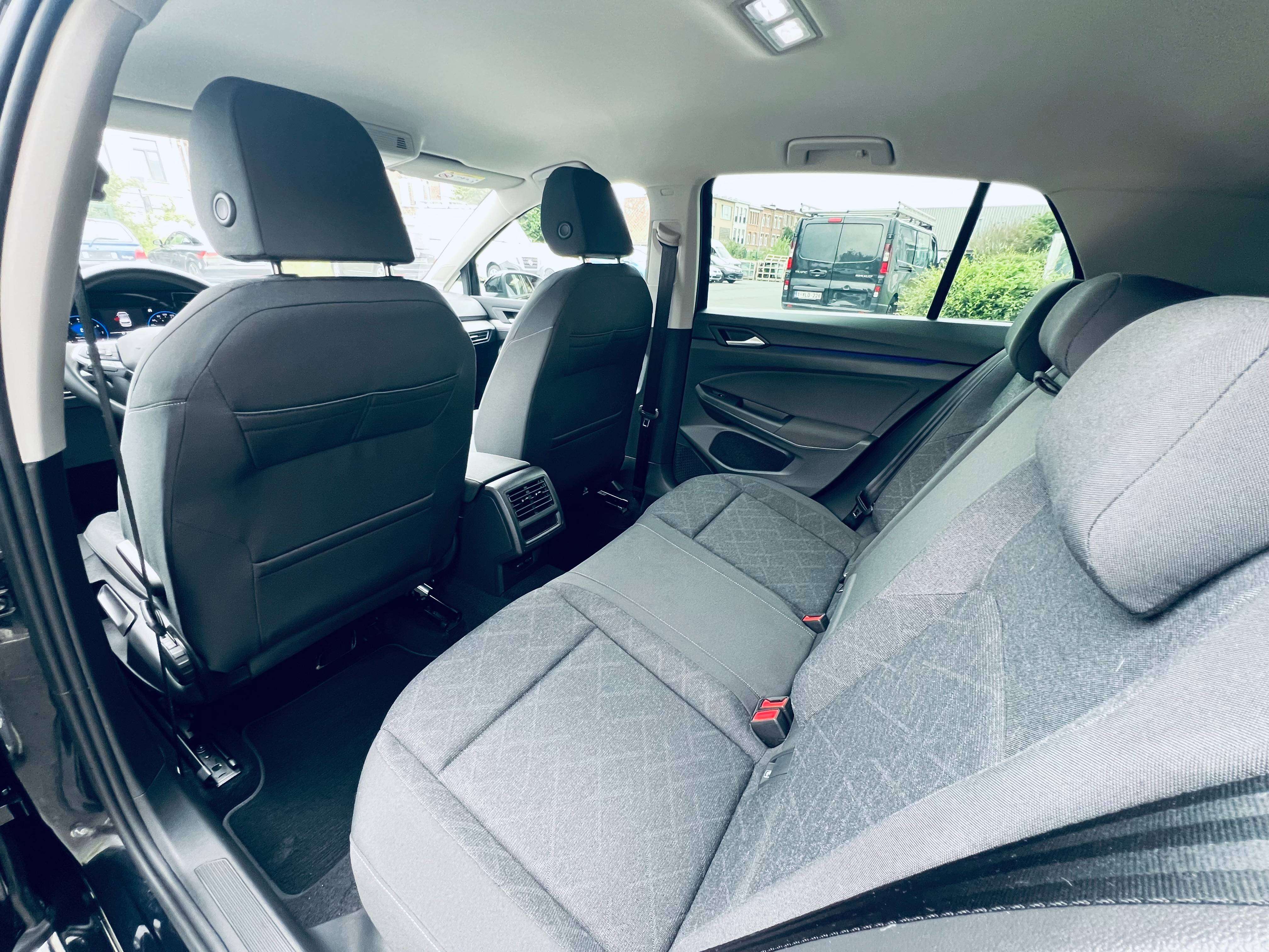 Volkswagen Golf 1.5 eTSI Life DSG+CARPLAY+CAMERA+LED+CARNET+GARANTIE