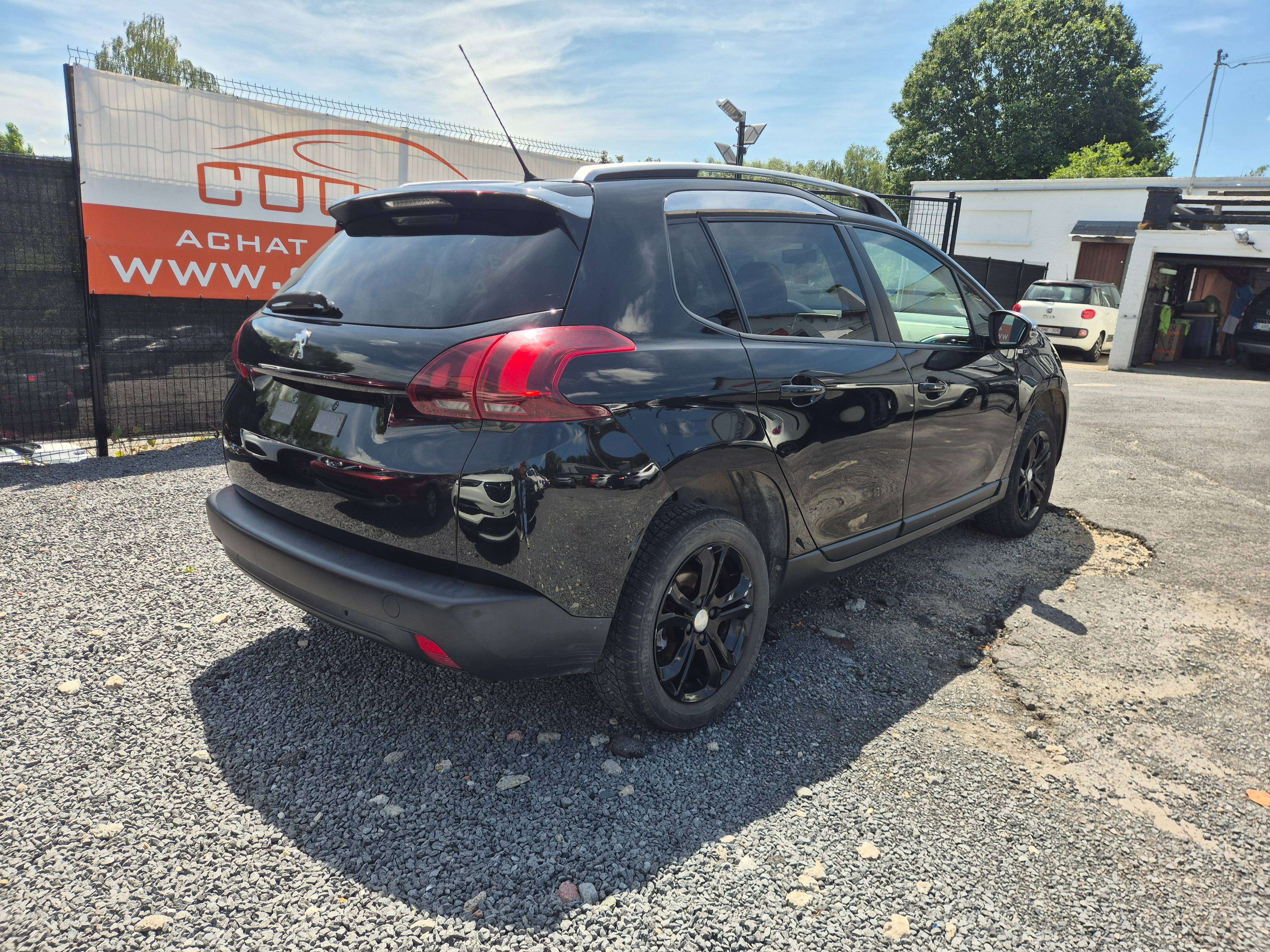Peugeot 2008 1.2i Style - EU6 -