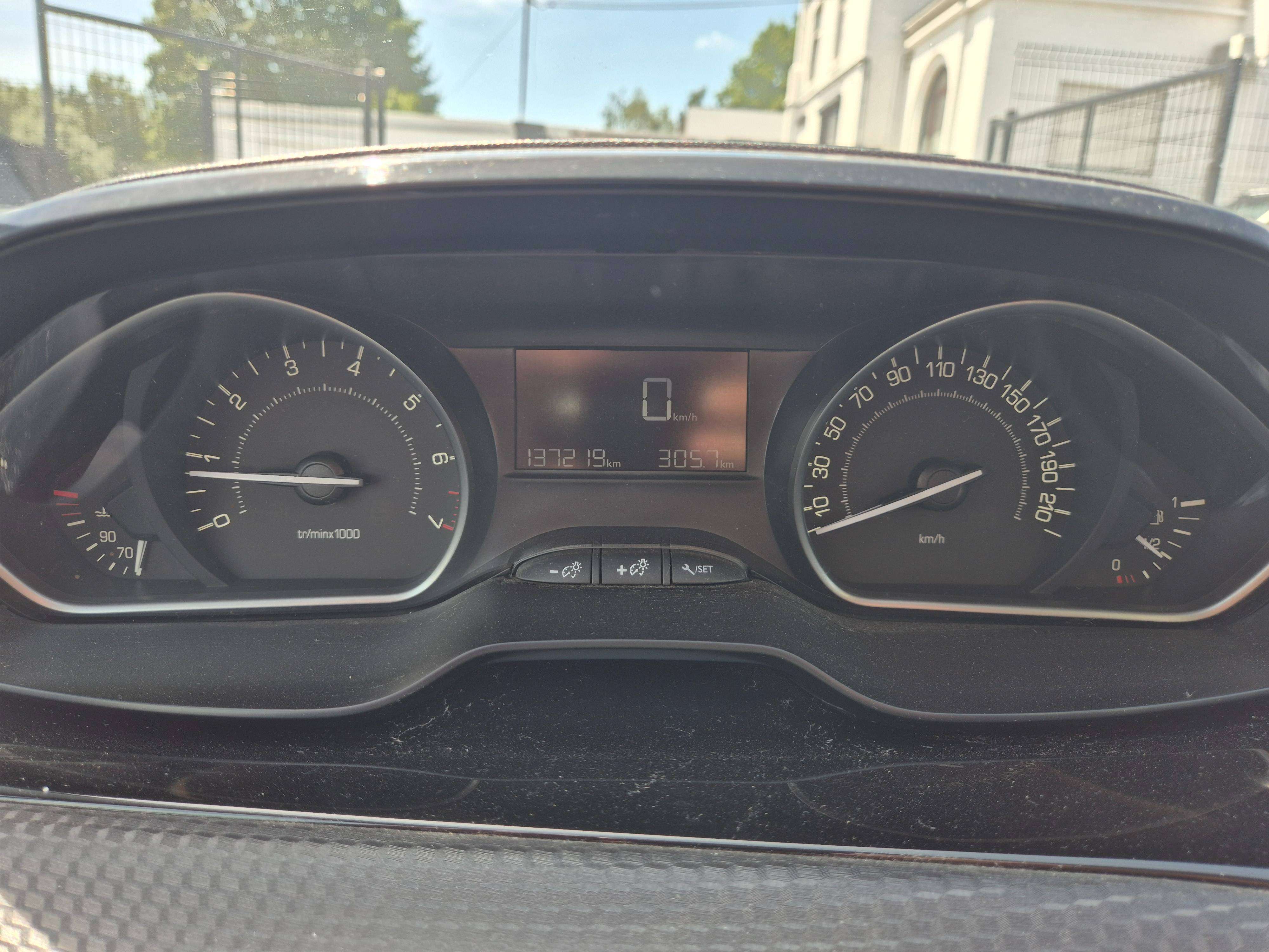 Peugeot 2008 1.2i Style - EU6 -