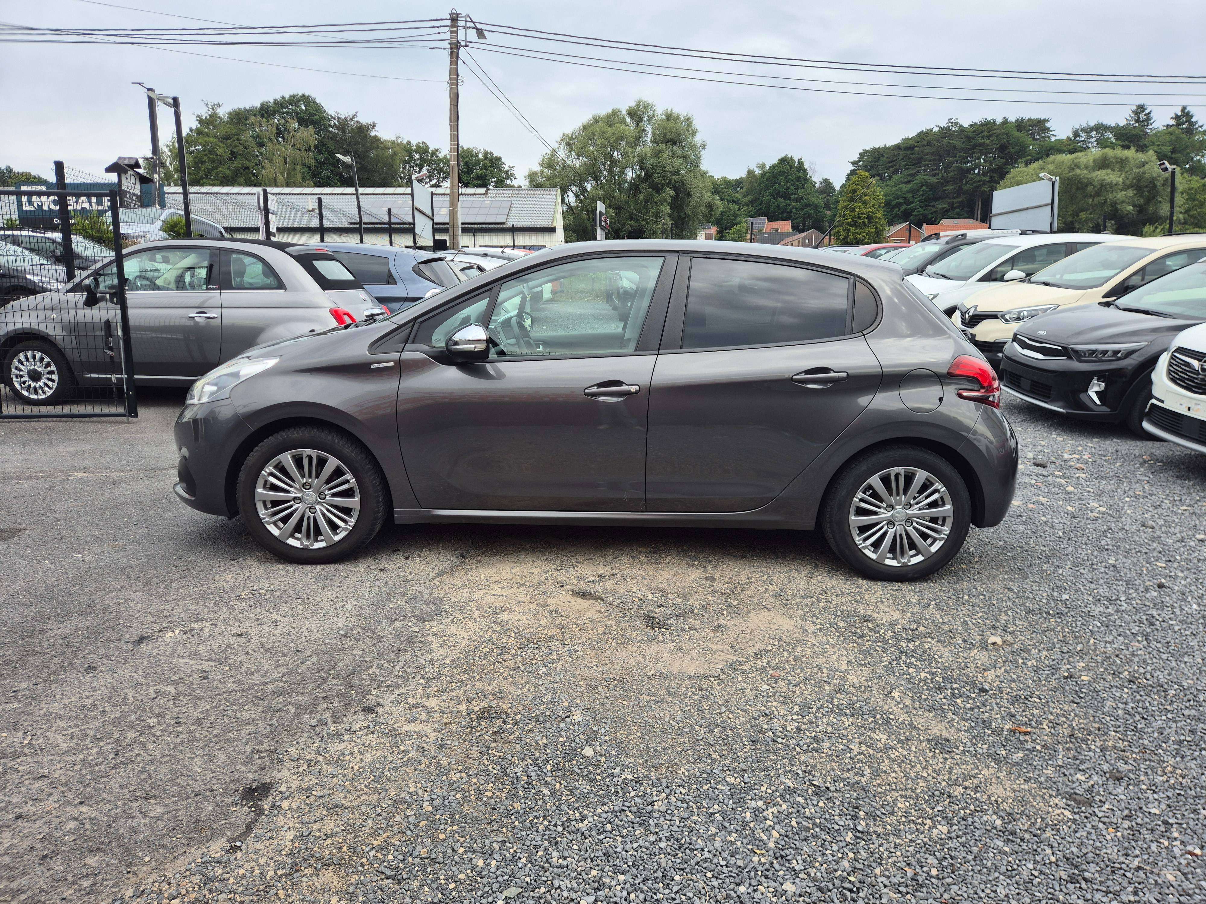 Peugeot 208 1.2i Style