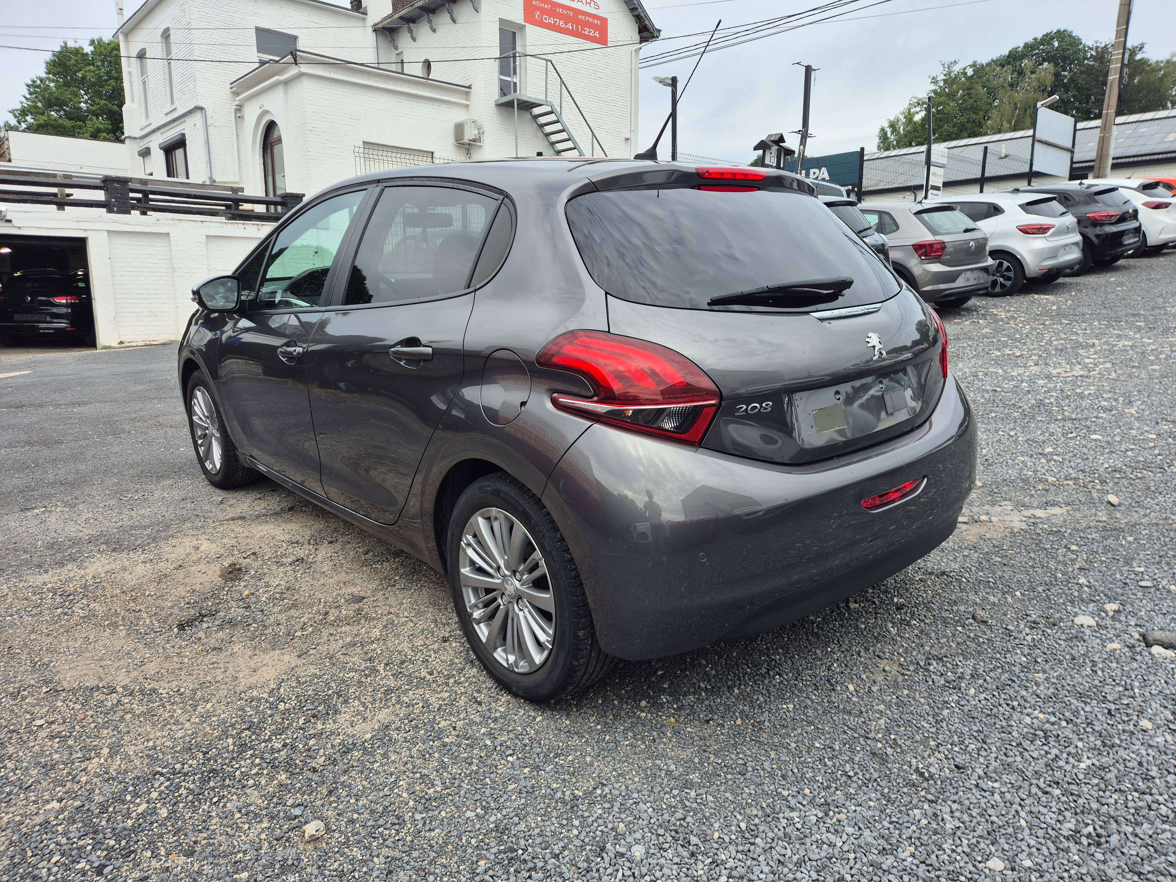 Peugeot 208 1.2i Style