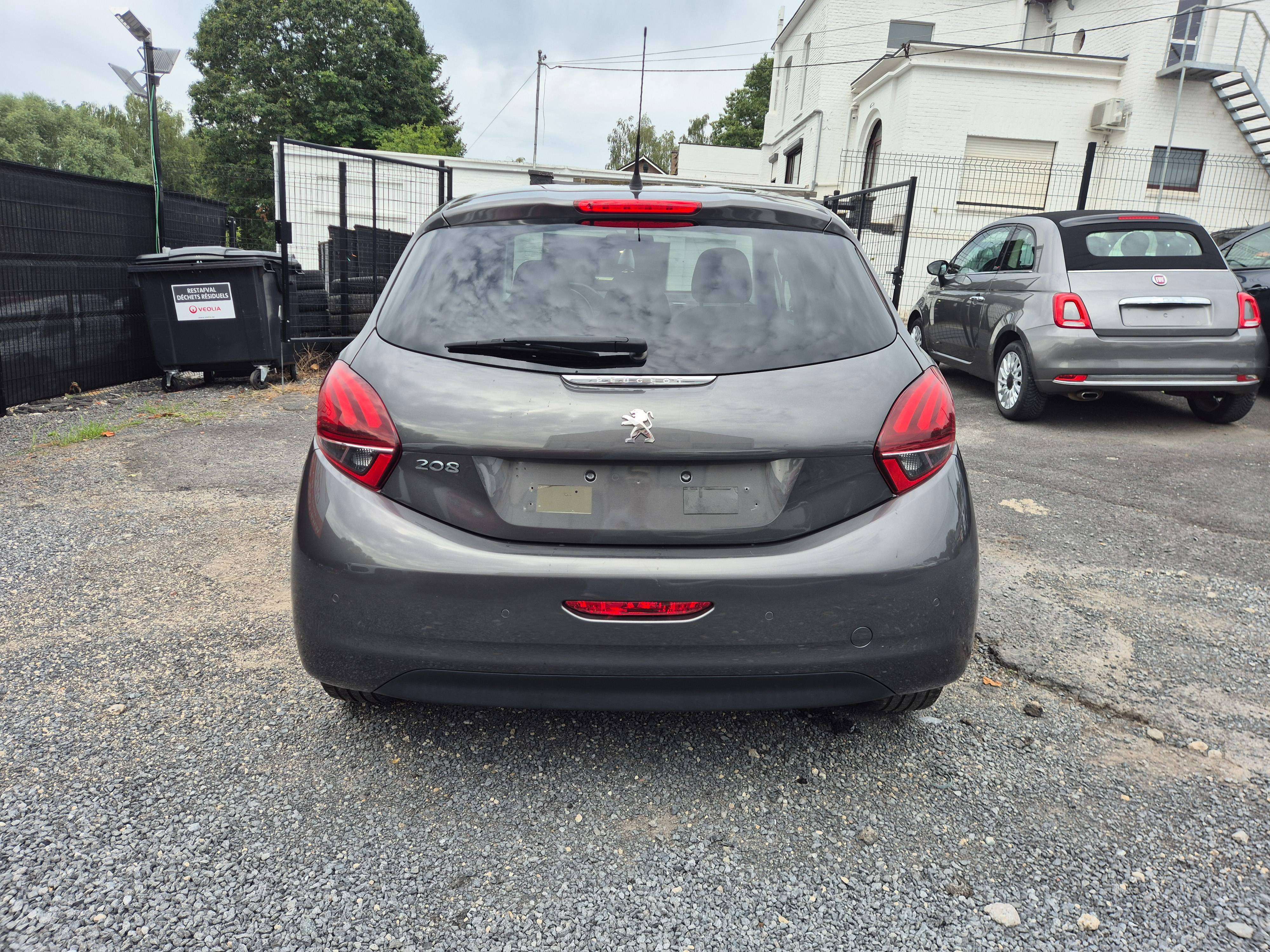 Peugeot 208 1.2i Style