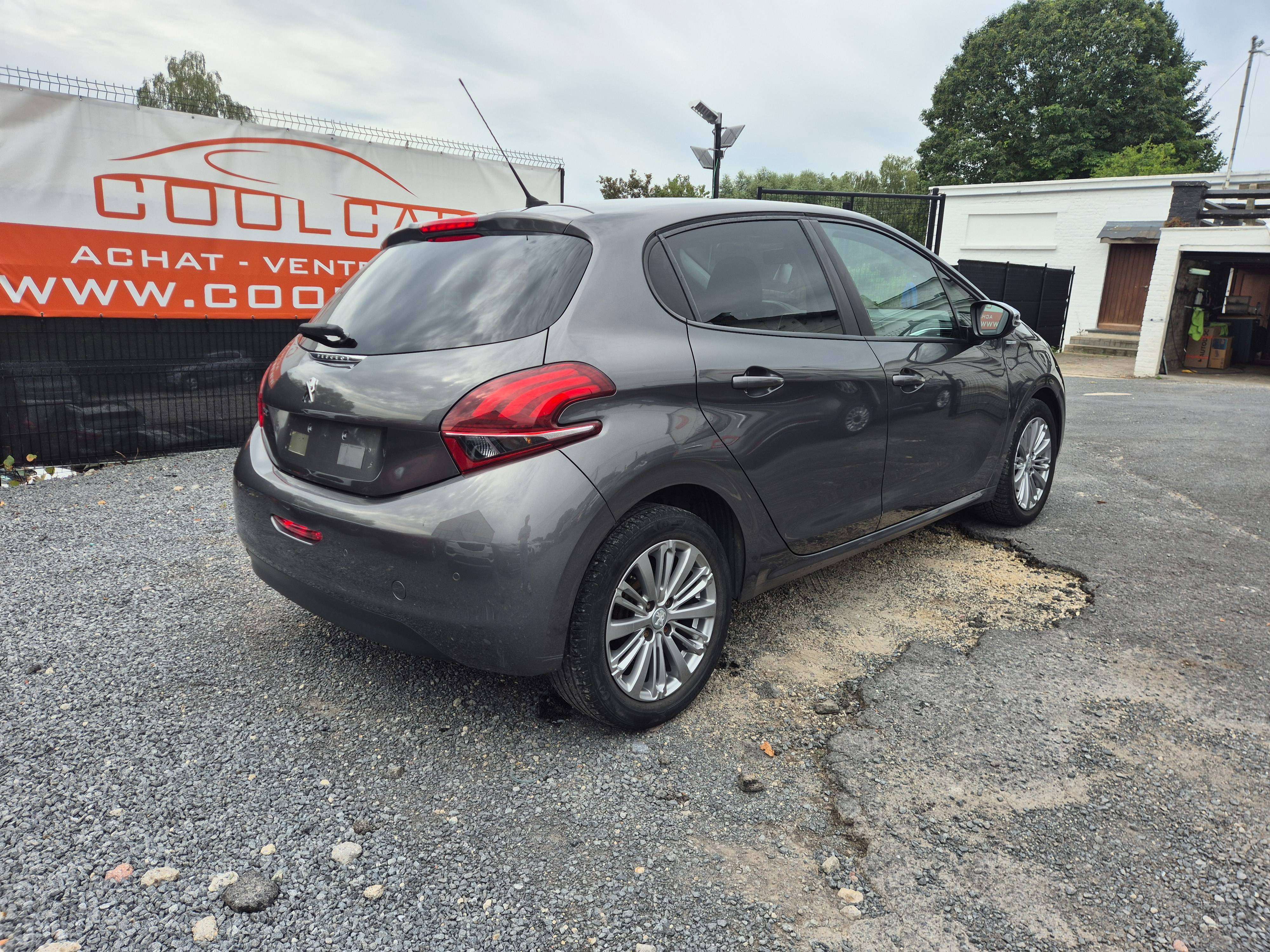 Peugeot 208 1.2i Style