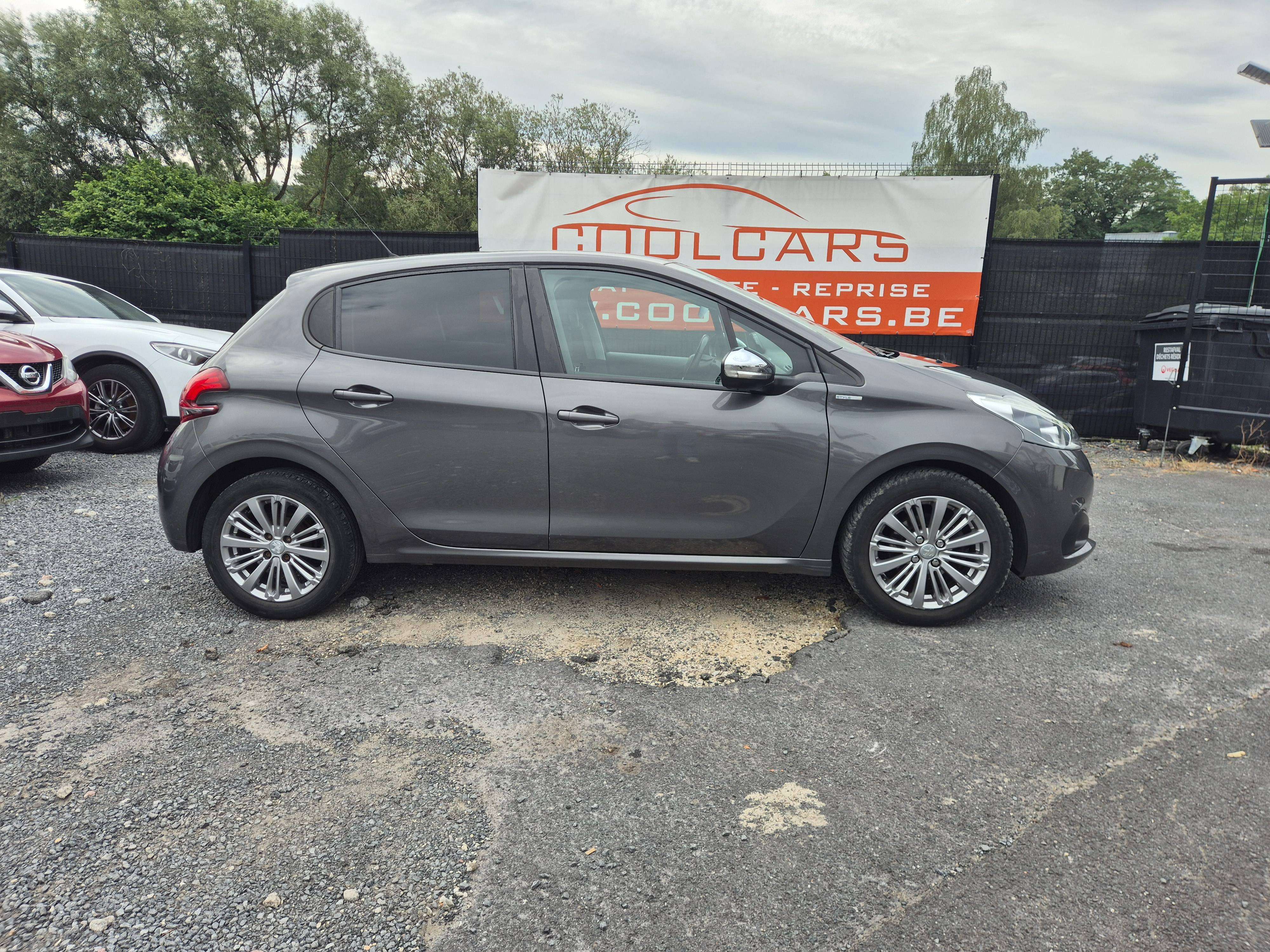 Peugeot 208 1.2i Style