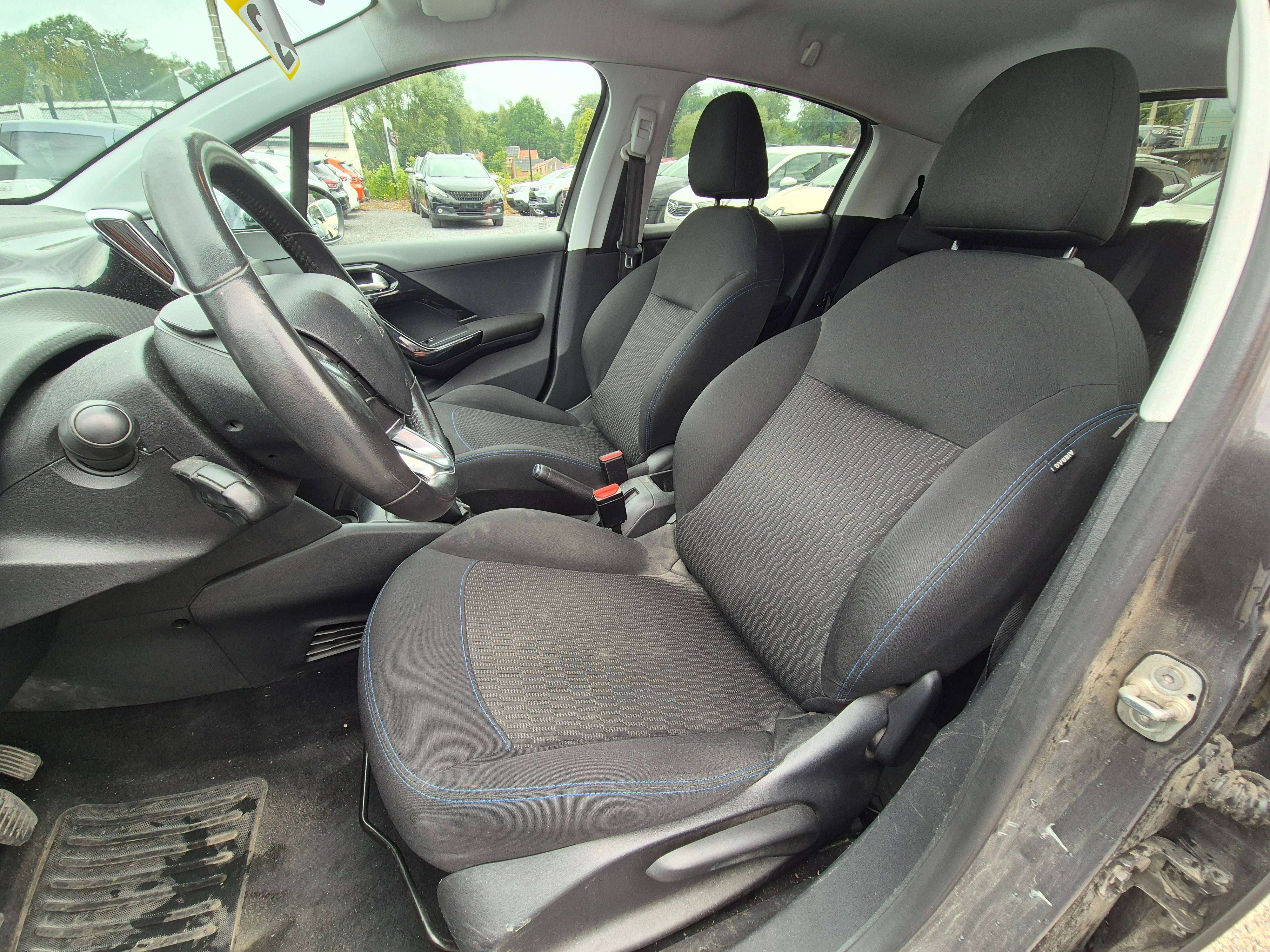 Peugeot 208 1.2i Style